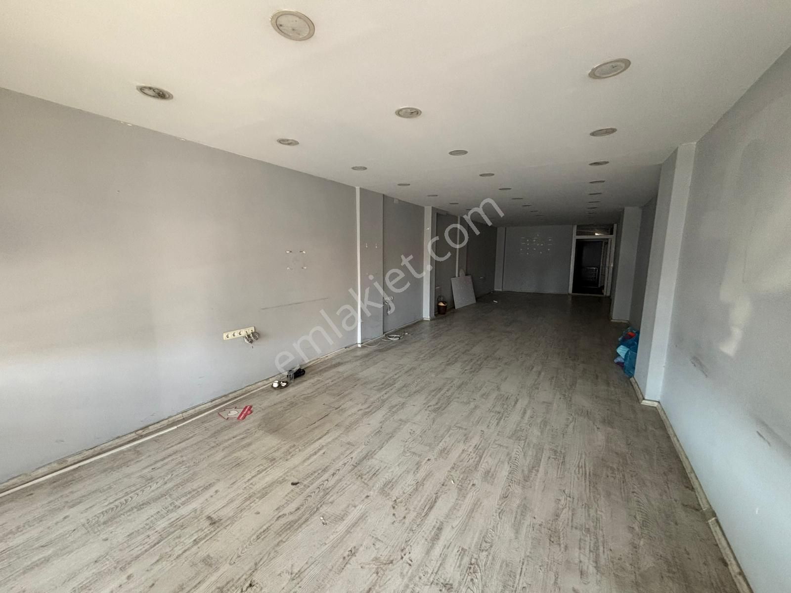 Usta Gayrimenkul'den D-400 Karayolu Üzerinde Kiralık Dükkan - Görsel 8