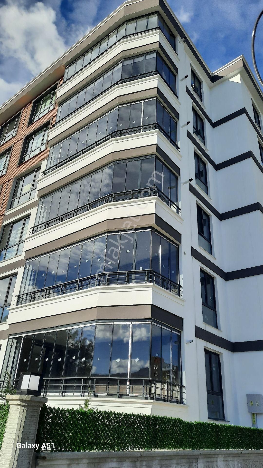 İlkadım Derebahçe De Lüks Yapılı 2+1 Satılık Daire