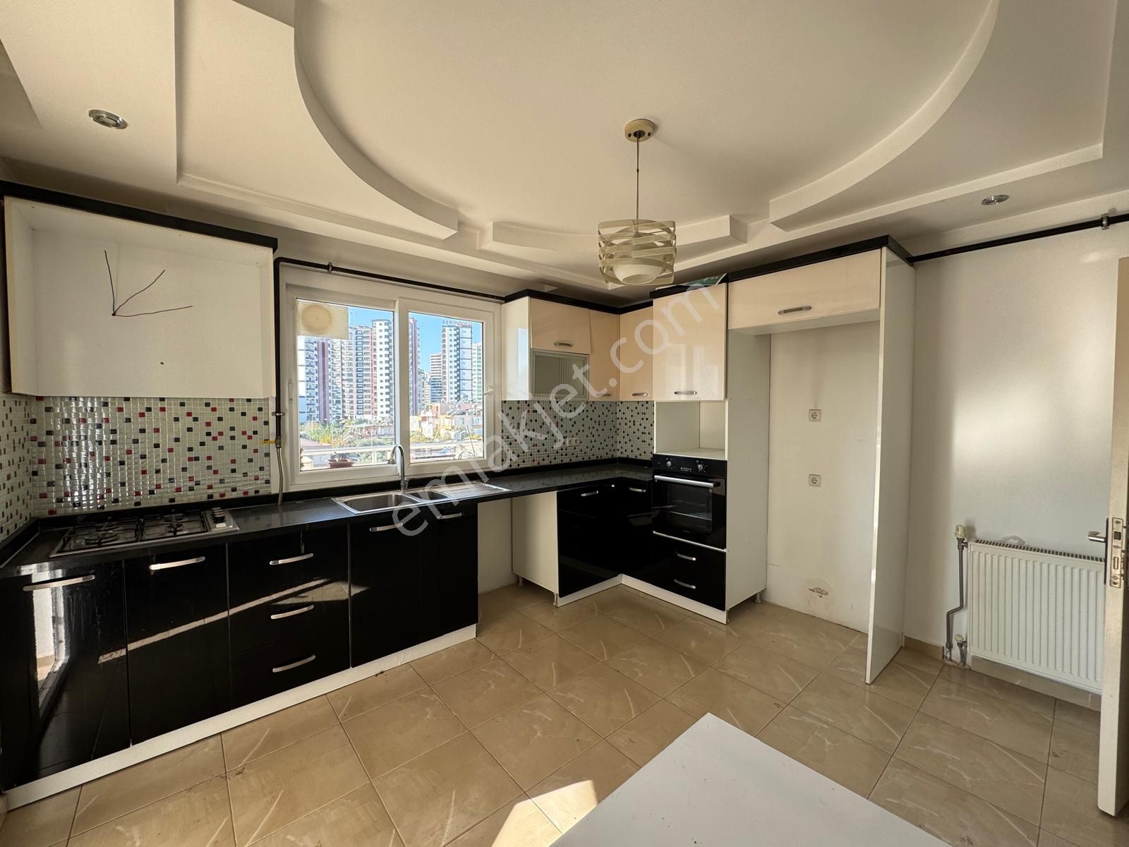 Remax Toros'tan Soli Civarı Doğalgazlı Havuzlu Satılık 3+1 - Görsel 5