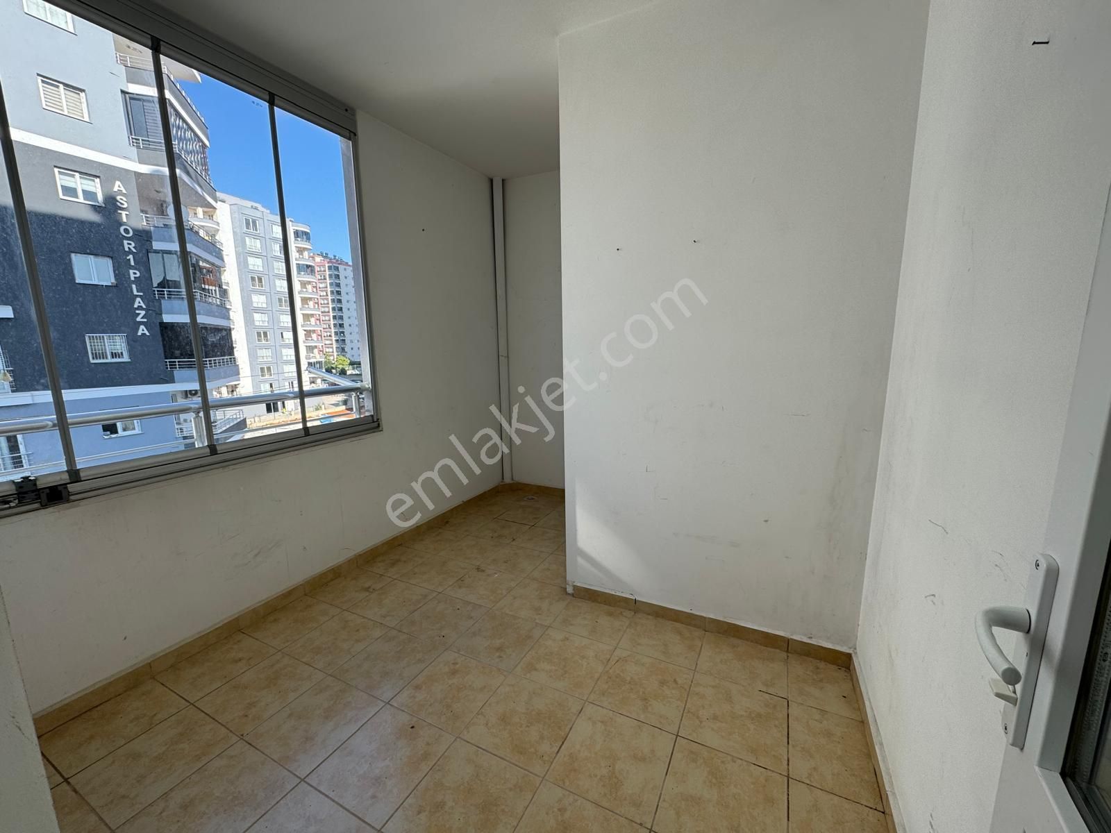 Remax Toros'tan Soli Civarı Doğalgazlı Havuzlu Satılık 3+1 - Görsel 11