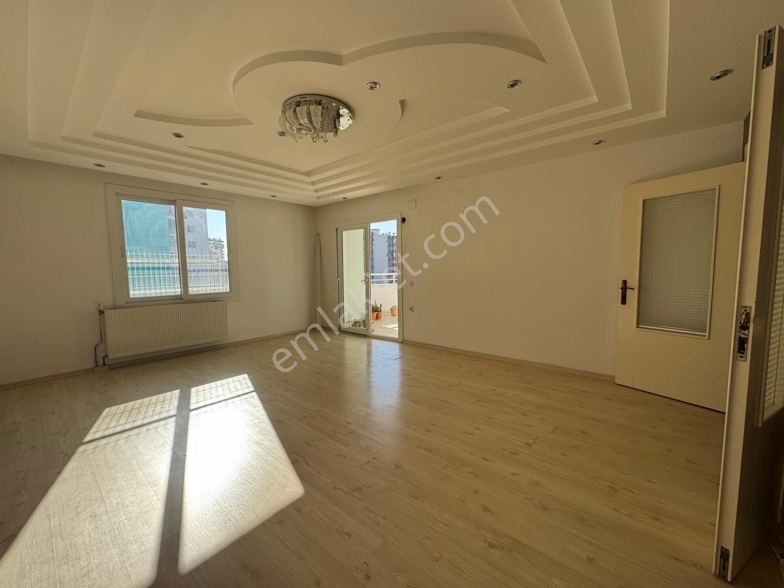 Remax Toros'tan Soli Civarı Doğalgazlı Havuzlu Satılık 3+1 - Görsel 2