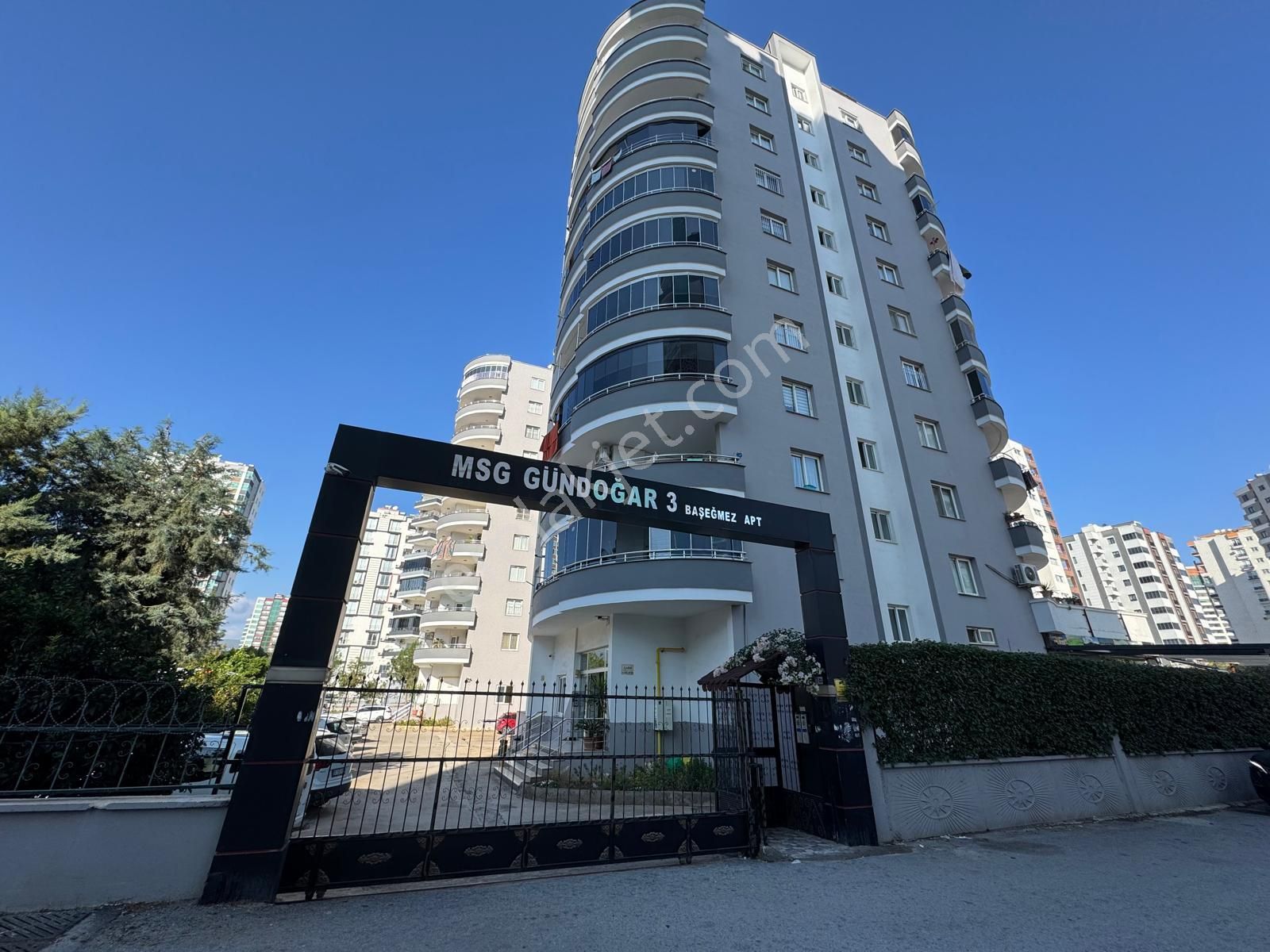 Remax Toros'tan Soli Civarı Doğalgazlı Havuzlu Satılık 3+1 - Görsel 33