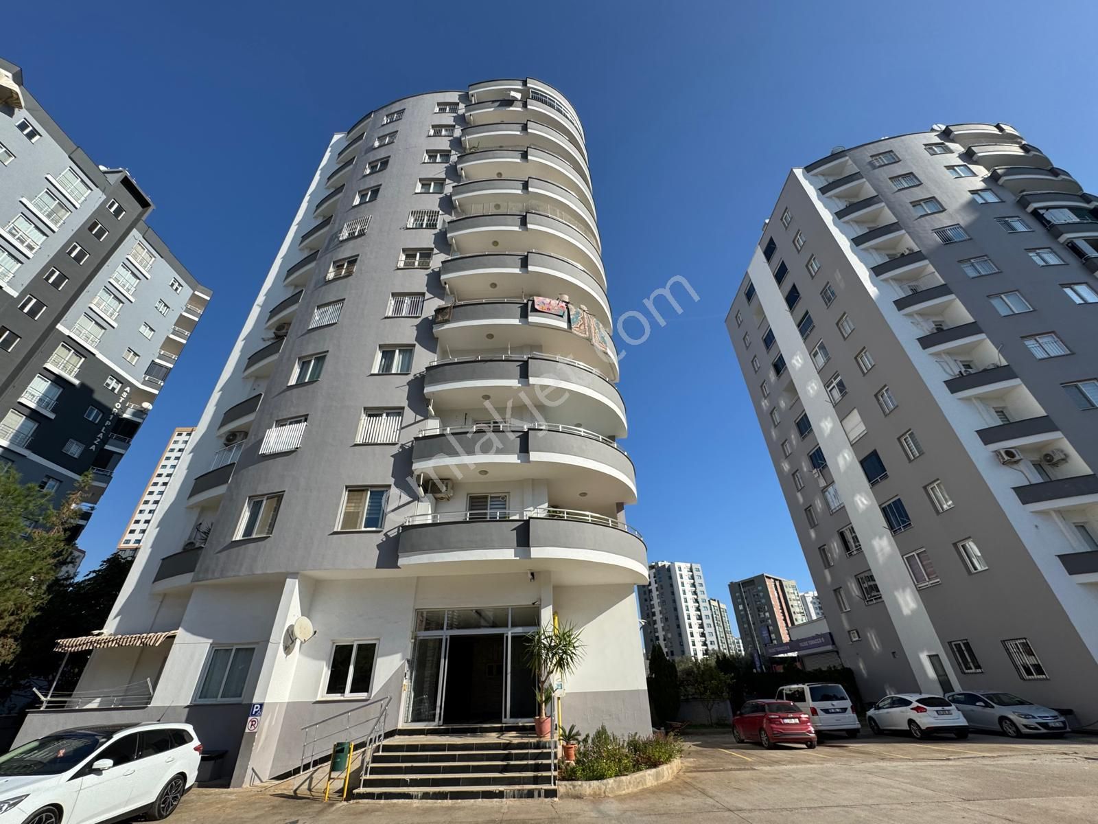 Remax Toros'tan Soli Civarı Doğalgazlı Havuzlu Satılık 3+1