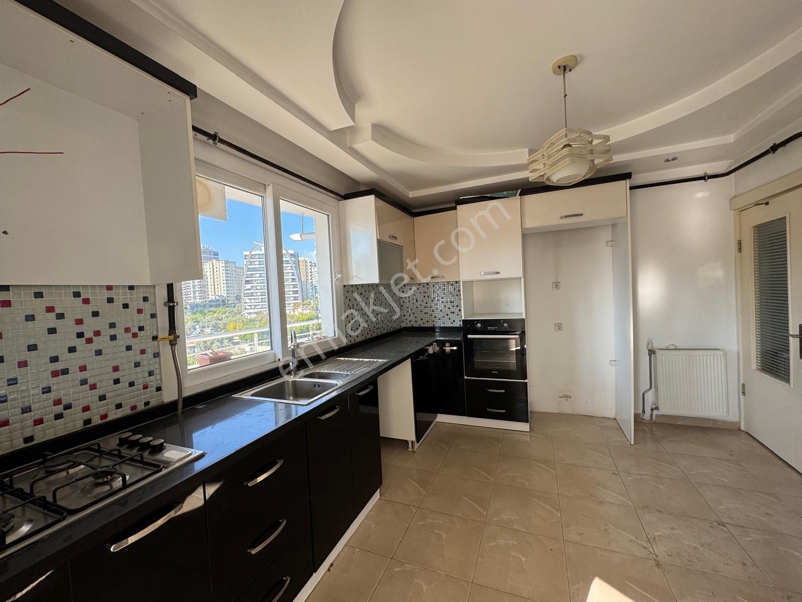 Remax Toros'tan Soli Civarı Doğalgazlı Havuzlu Satılık 3+1 - Görsel 6