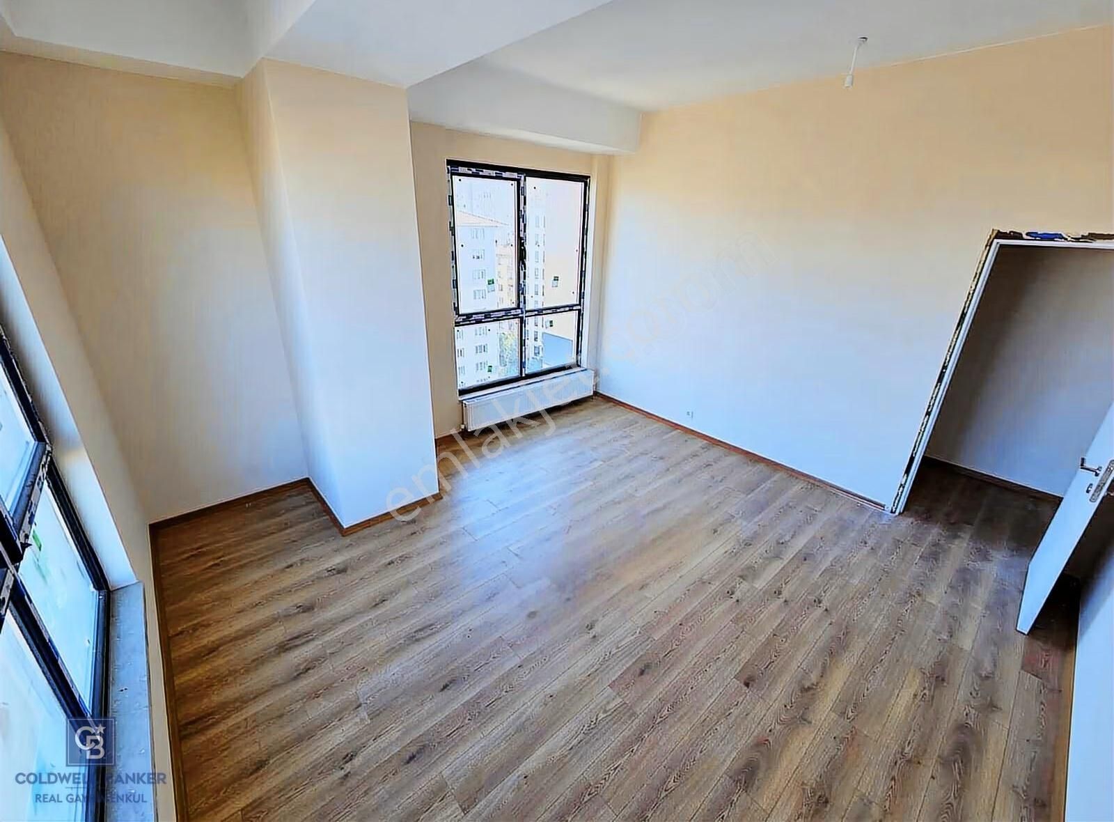 Sahrayıcedit E5'te Sıfır Binada Satılık Ofis Katı 185m² Brüt - Görsel 13