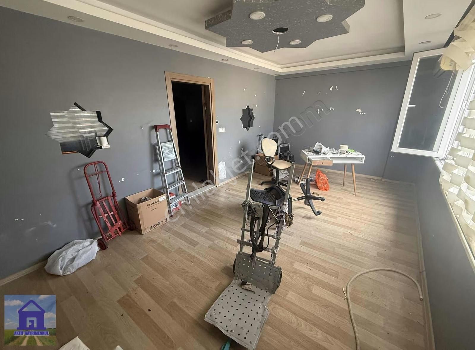 Şirinevler Meydanda 7. Kat Asansörlü Kiralık 1+1 Ofis - Görsel 3