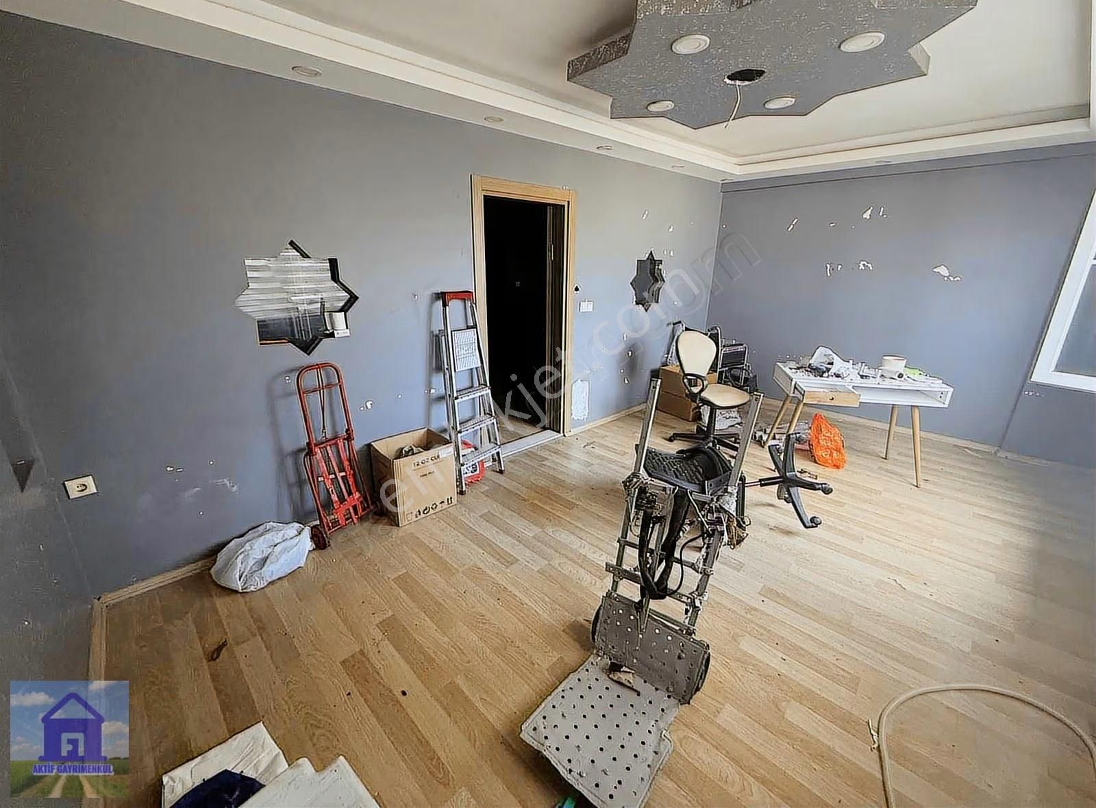 Şirinevler Meydanda 7. Kat Asansörlü Kiralık 1+1 Ofis - Görsel 13