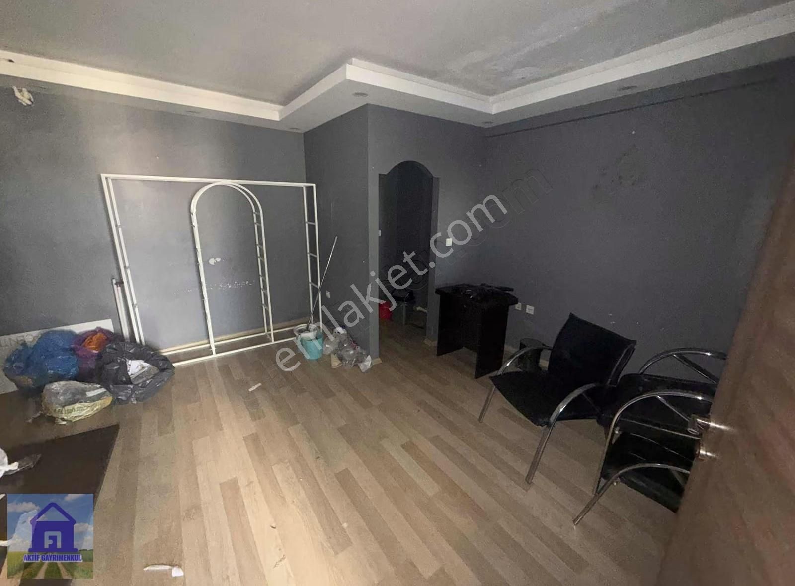 Şirinevler Meydanda 7. Kat Asansörlü Kiralık 1+1 Ofis - Görsel 2