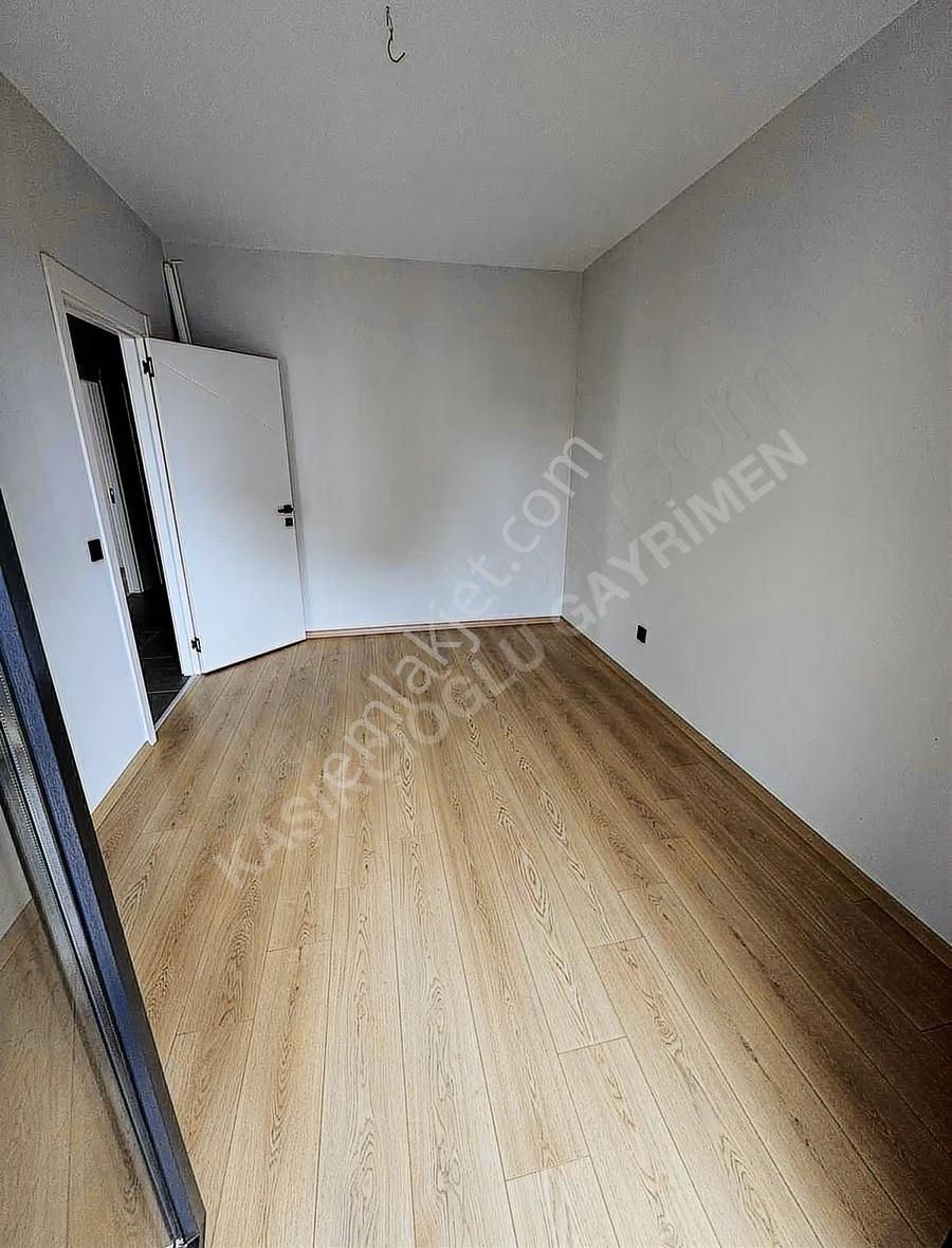 Ozan Yengin 'den Kiralık Daire - Görsel 19