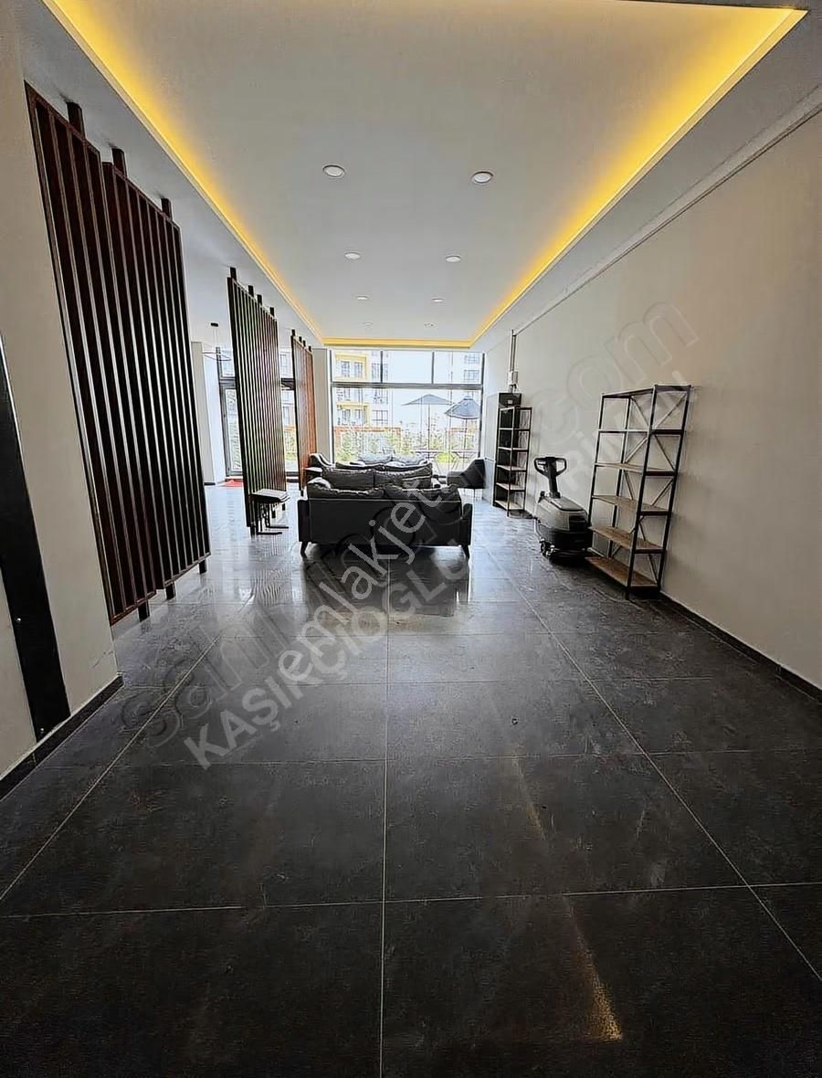 Ozan Yengin 'den Kiralık Daire - Görsel 23