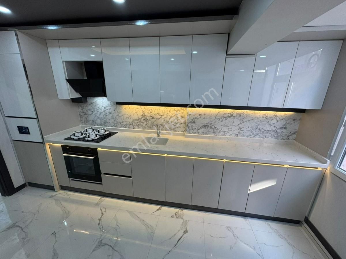 Mareşal Çakmak Mah. 3+1 Ara Katta Ön Cephe Ultra Lüx Yapılı !!! - Görsel 8