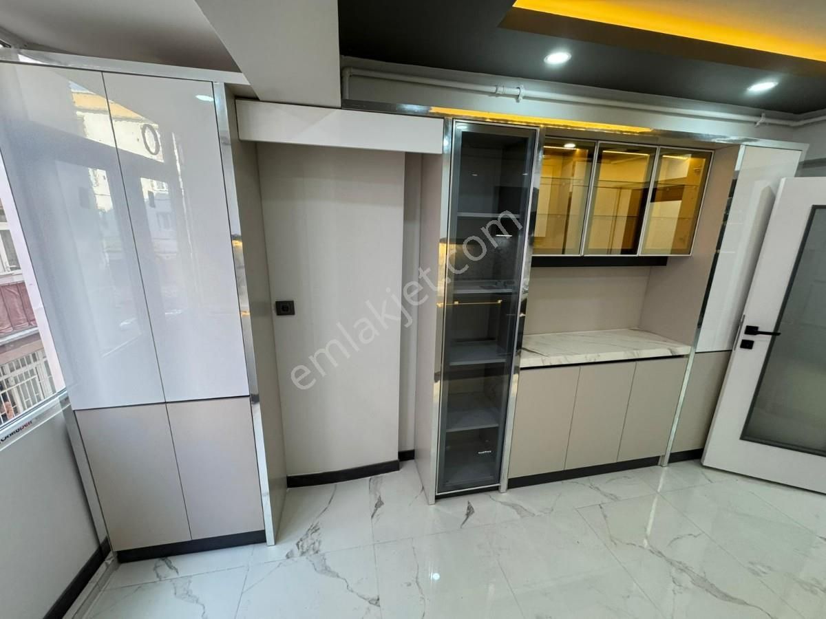 Mareşal Çakmak Mah. 3+1 Ara Katta Ön Cephe Ultra Lüx Yapılı !!! - Görsel 9