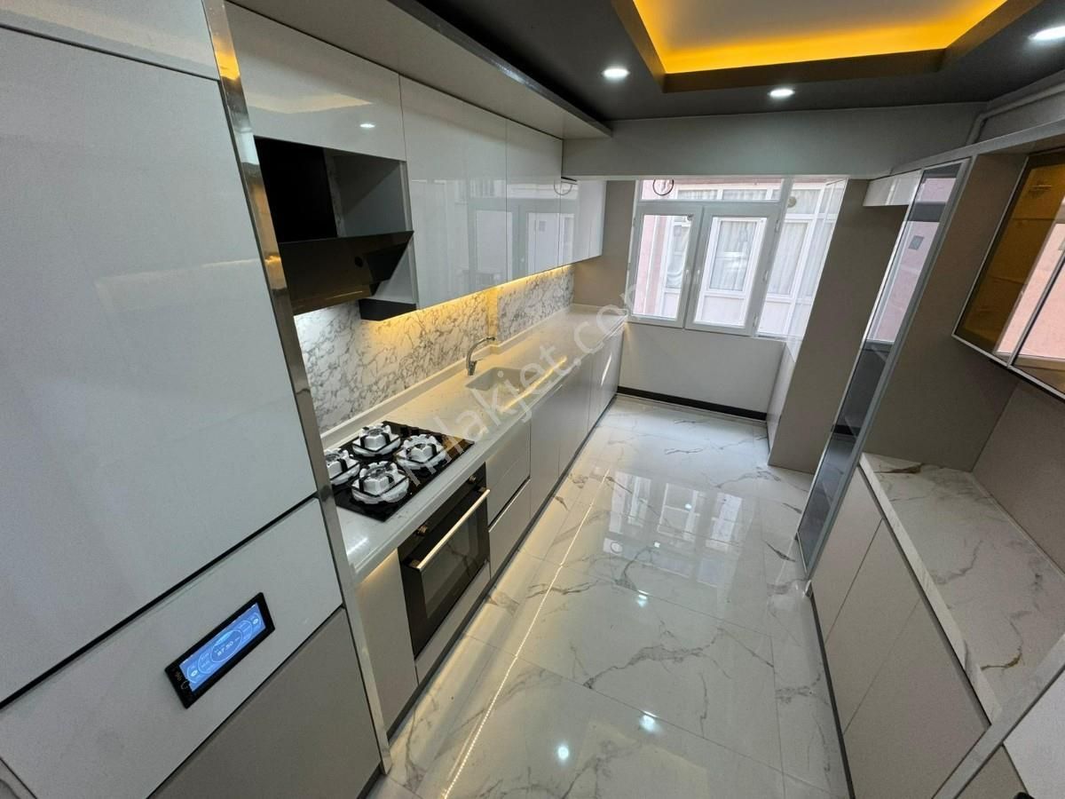 Mareşal Çakmak Mah. 3+1 Ara Katta Ön Cephe Ultra Lüx Yapılı !!! - Görsel 4