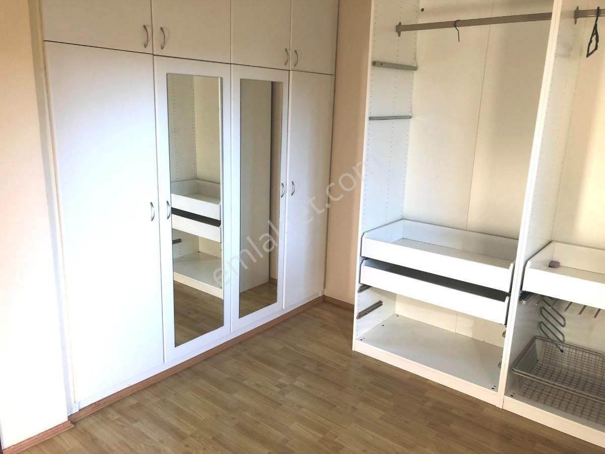 Birlik Podgorista Caddesi Üzeri 4+1 Kombili 180m2 Açık Otoparkl - Görsel 18