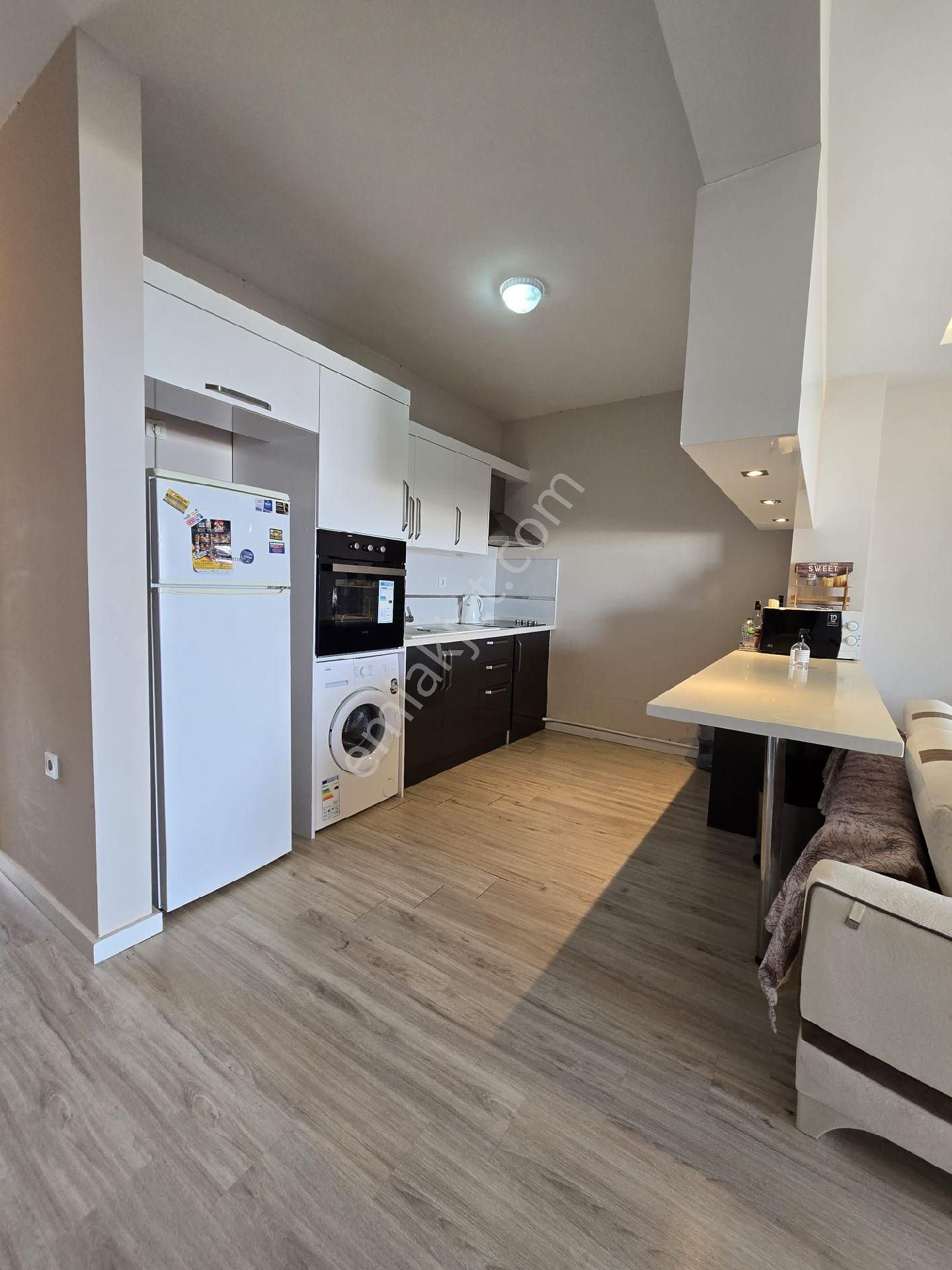 Kuşadası Merkeze Yakın Manzaralı Eşyalı Satılık 2+1 Daire - Görsel 8