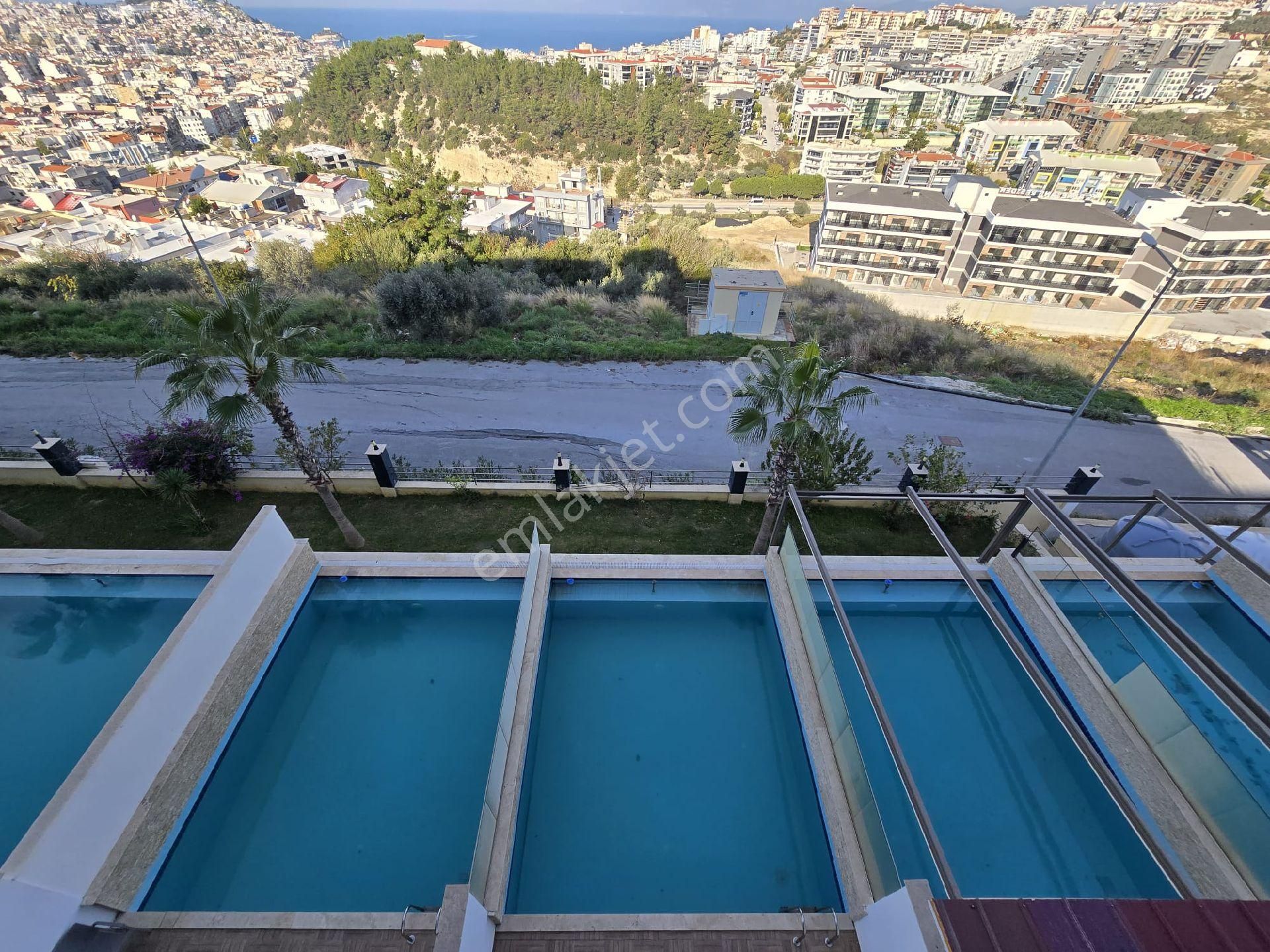 Kuşadası Merkeze Yakın Manzaralı Eşyalı Satılık 2+1 Daire - Görsel 2