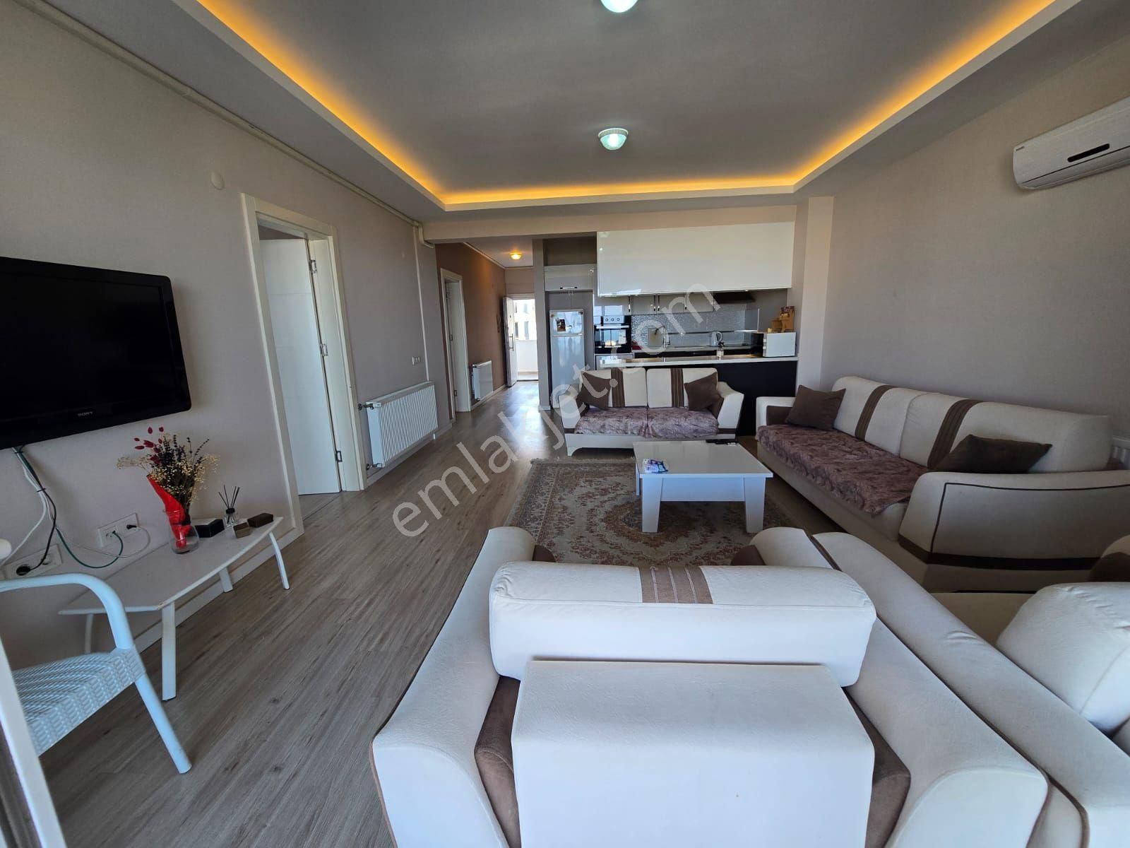 Kuşadası Merkeze Yakın Manzaralı Eşyalı Satılık 2+1 Daire - Görsel 3