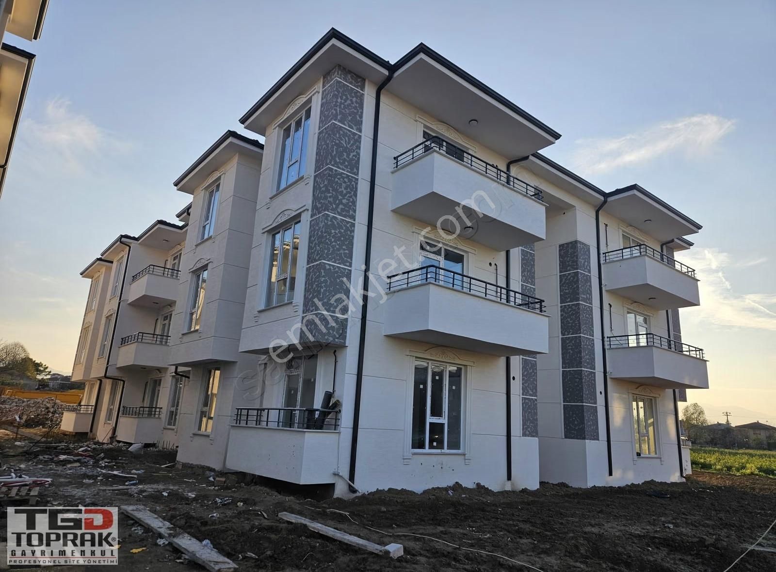 Sadıka Sabancı Hastanesi Arkası Satılık 2+1 Daireler