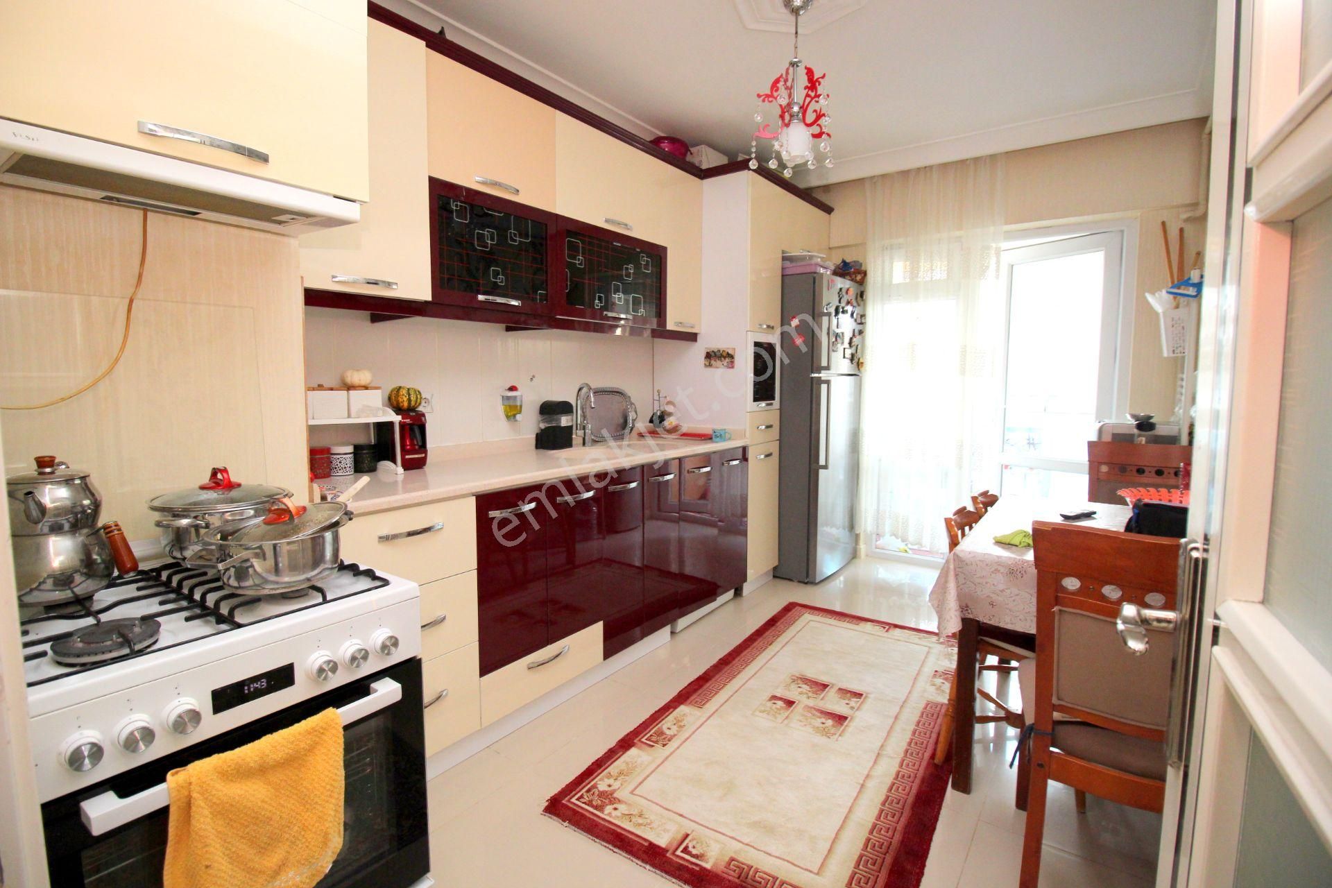 Emre Emlaktan Topçu Mahallesinde Masrafsız Geniş Krediye Uygun Satılık 3+1 Daire