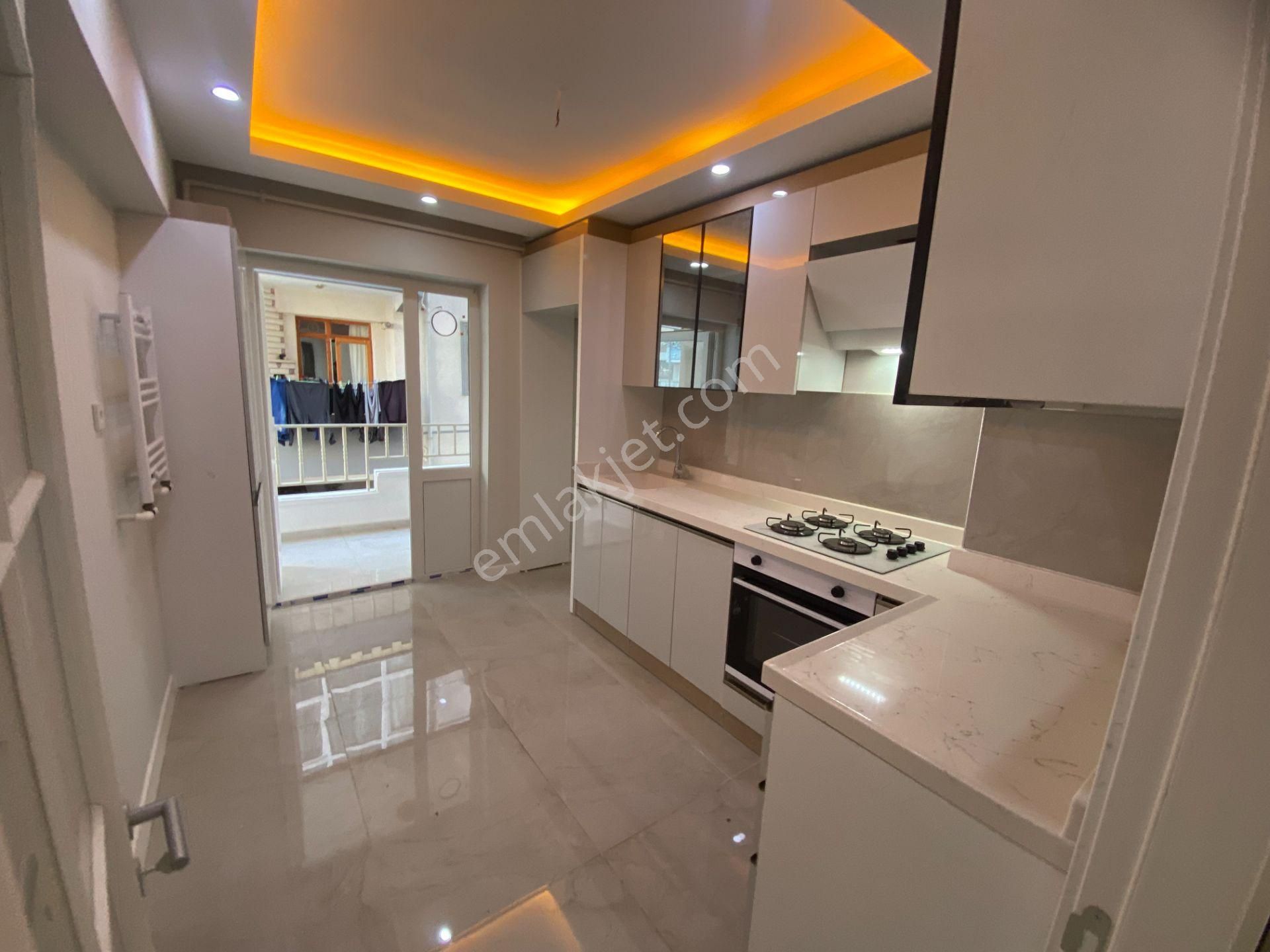 Salı Pazarına Yakın Ara Katta Ön Cephe Full+full 3+1 Daire