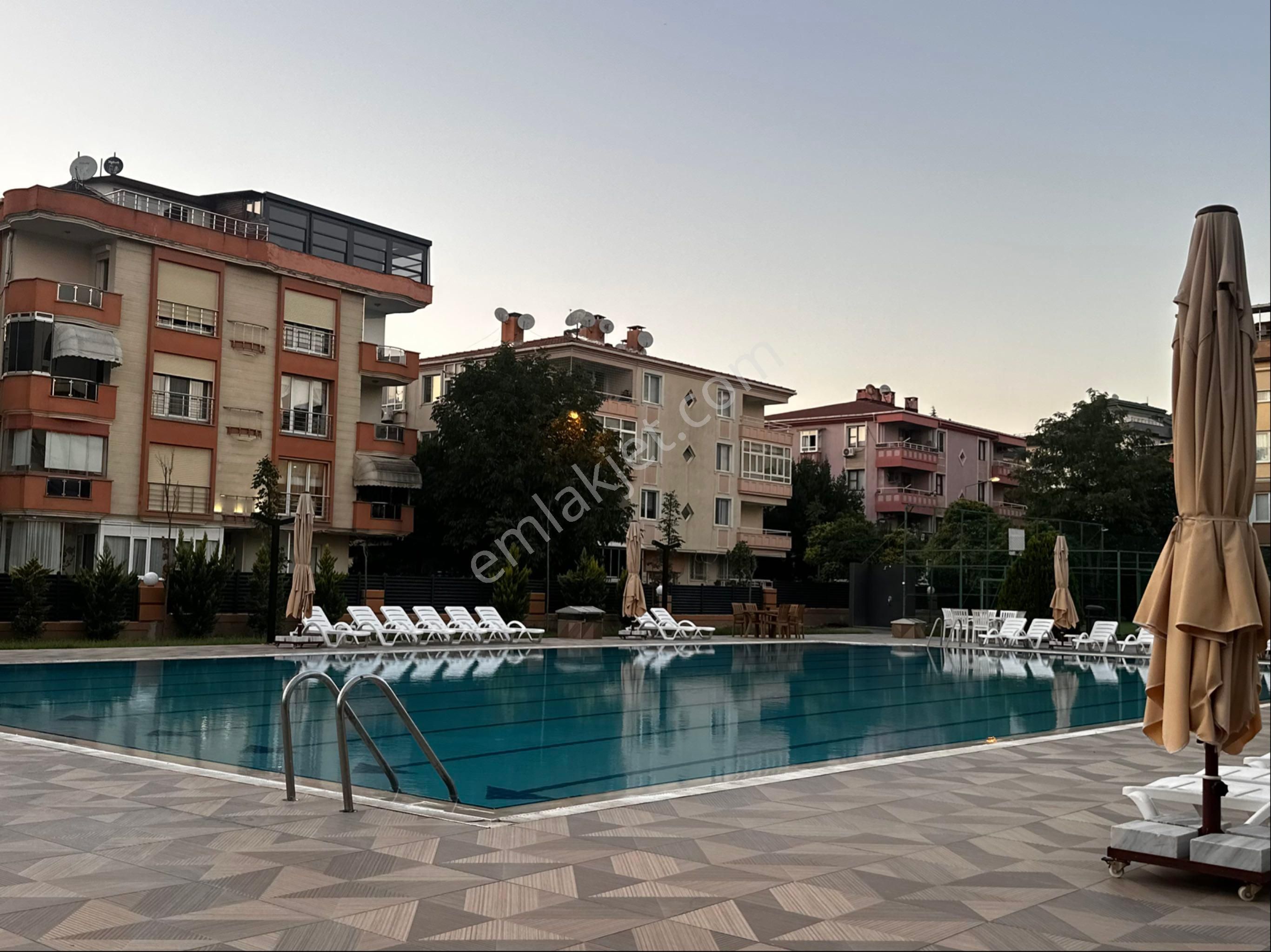 Büyükçekmece Fatih Mahallesi Gül Evleri Sitesi 5+1 Satılık Dubleks - Görsel 6
