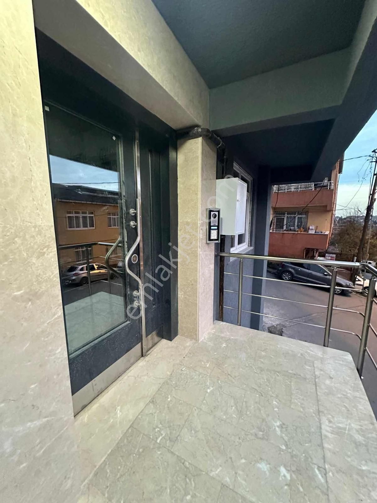 Sarıyer Cumhuriyet Mahallesin'de Sıfır Asansörlü 6.kat Daire