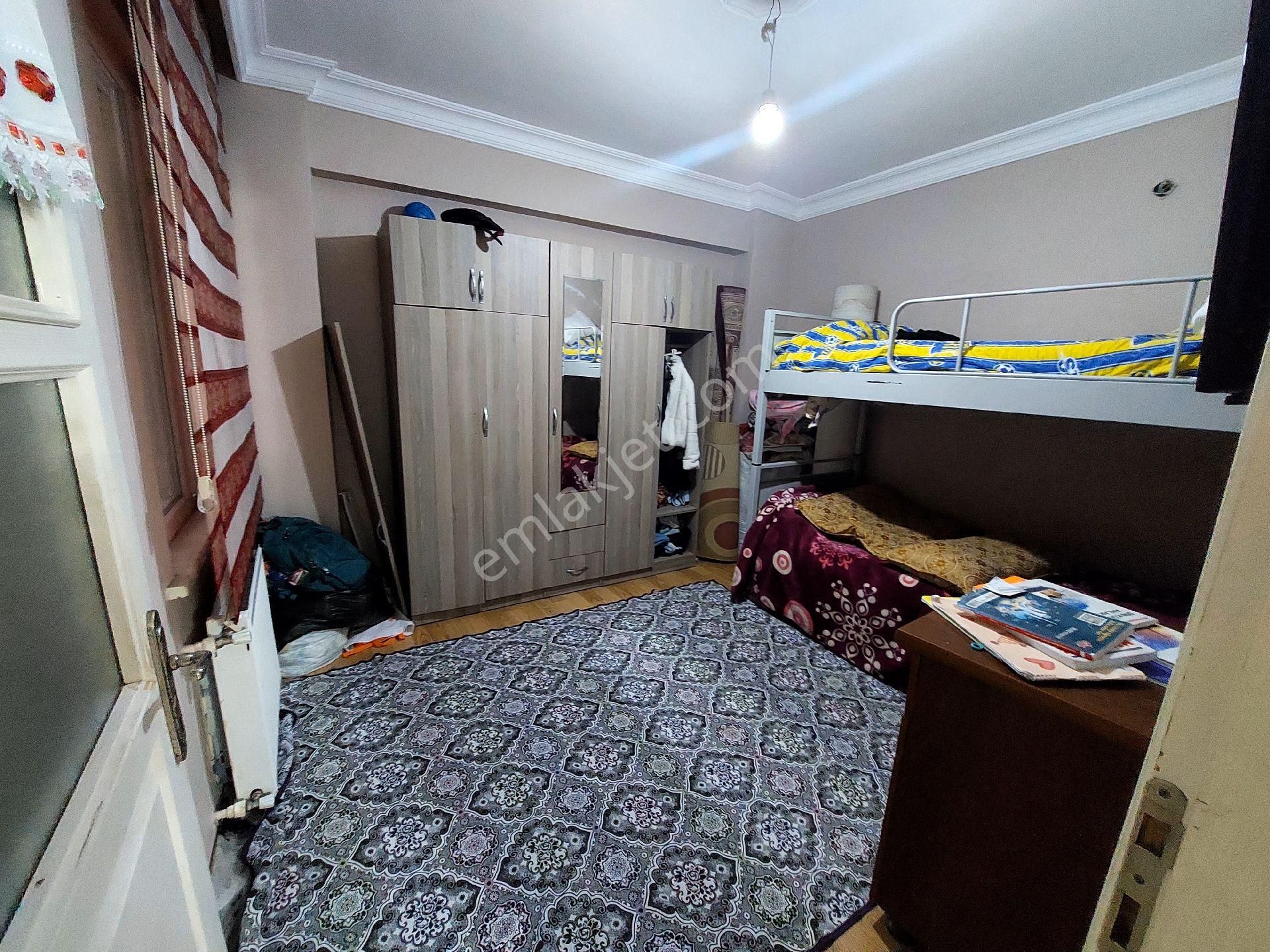 Gaziosmanpaşa Karayolları De Acil Satılık Daire Birinci Kat Balkonlu 2+1 100m2 - Görsel 9