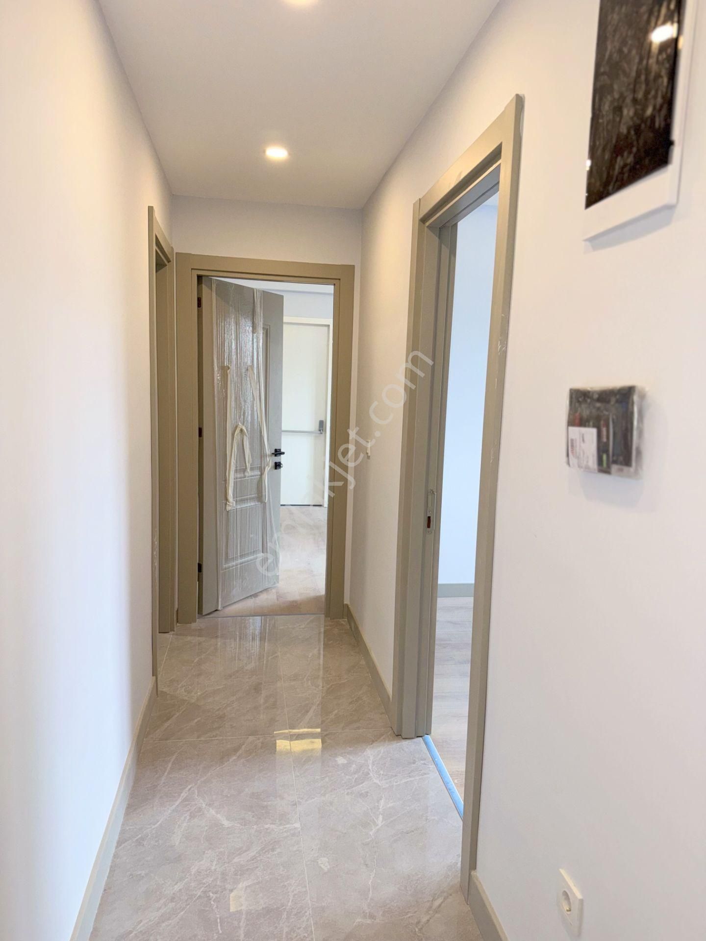 Kozyatağı Metro'ya Çok Yakın, Otoparklı Sıfır Binada 80m2, 2+1 - Görsel 16