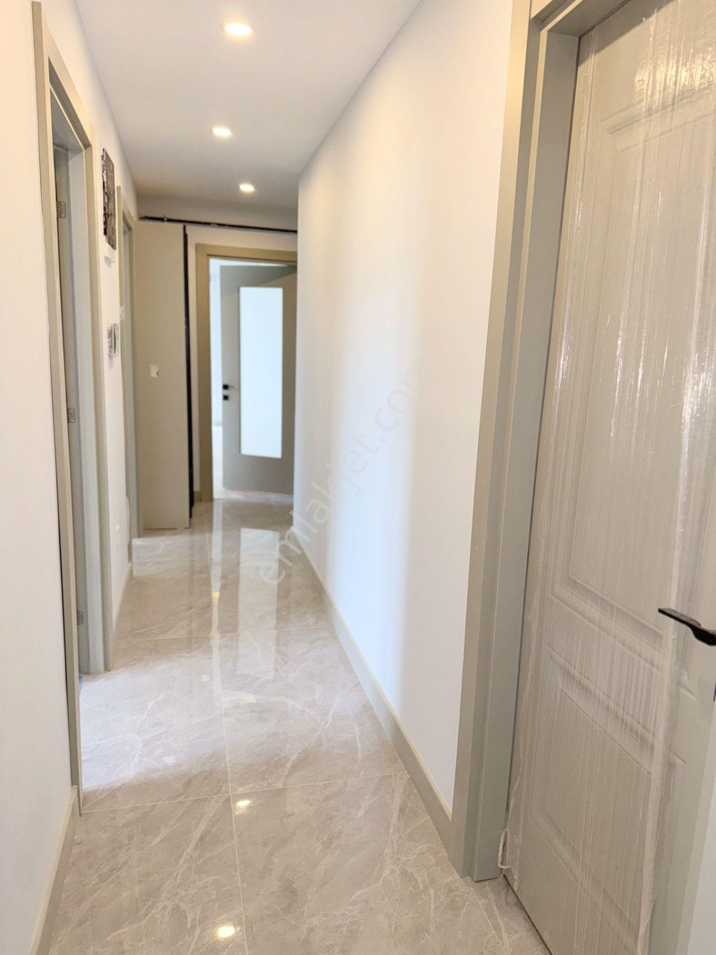 Kozyatağı Metro'ya Çok Yakın, Otoparklı Sıfır Binada 80m2, 2+1 - Görsel 25