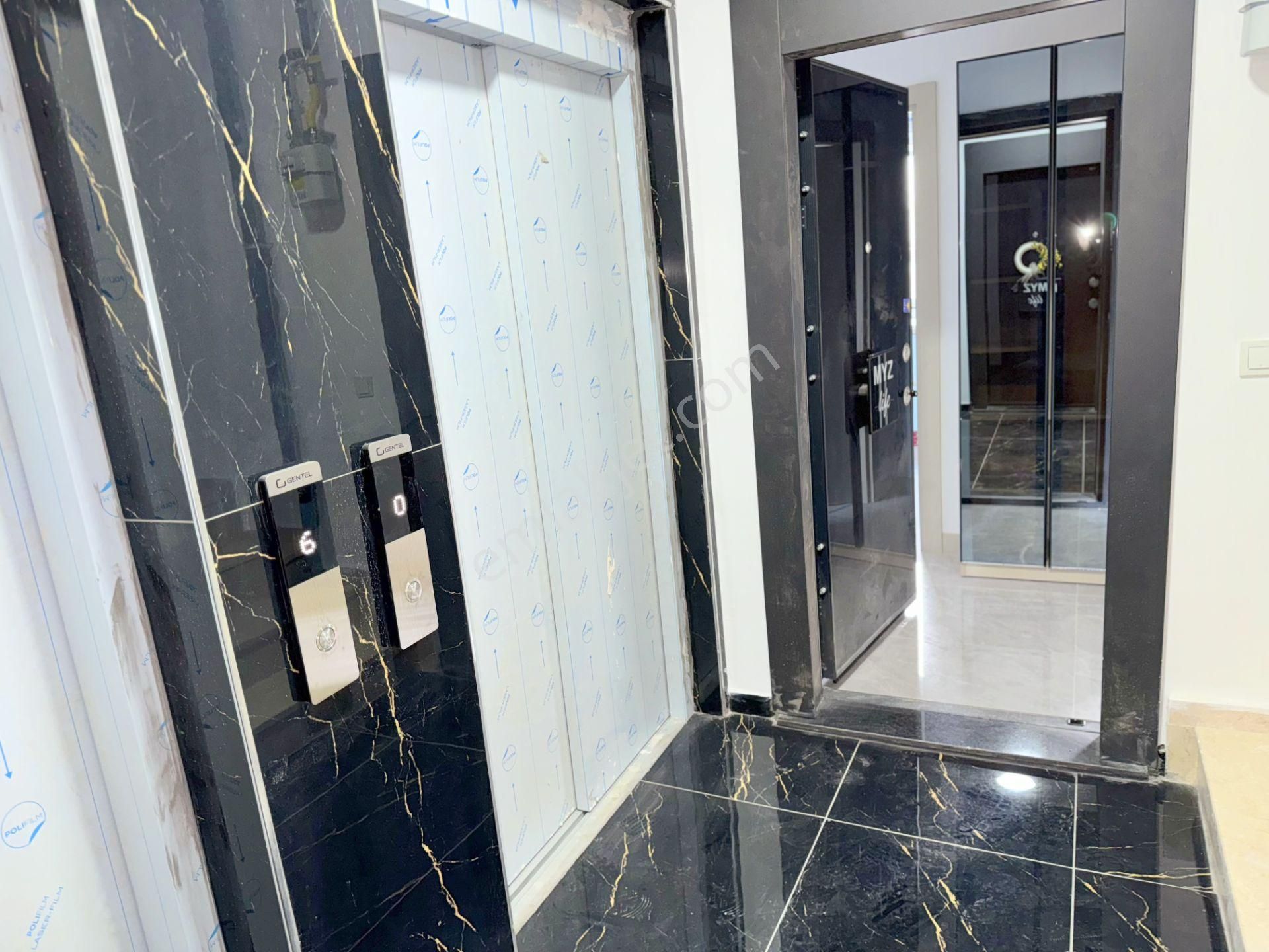 Kozyatağı Metro'ya Çok Yakın, Otoparklı Sıfır Binada 80m2, 2+1 - Görsel 6