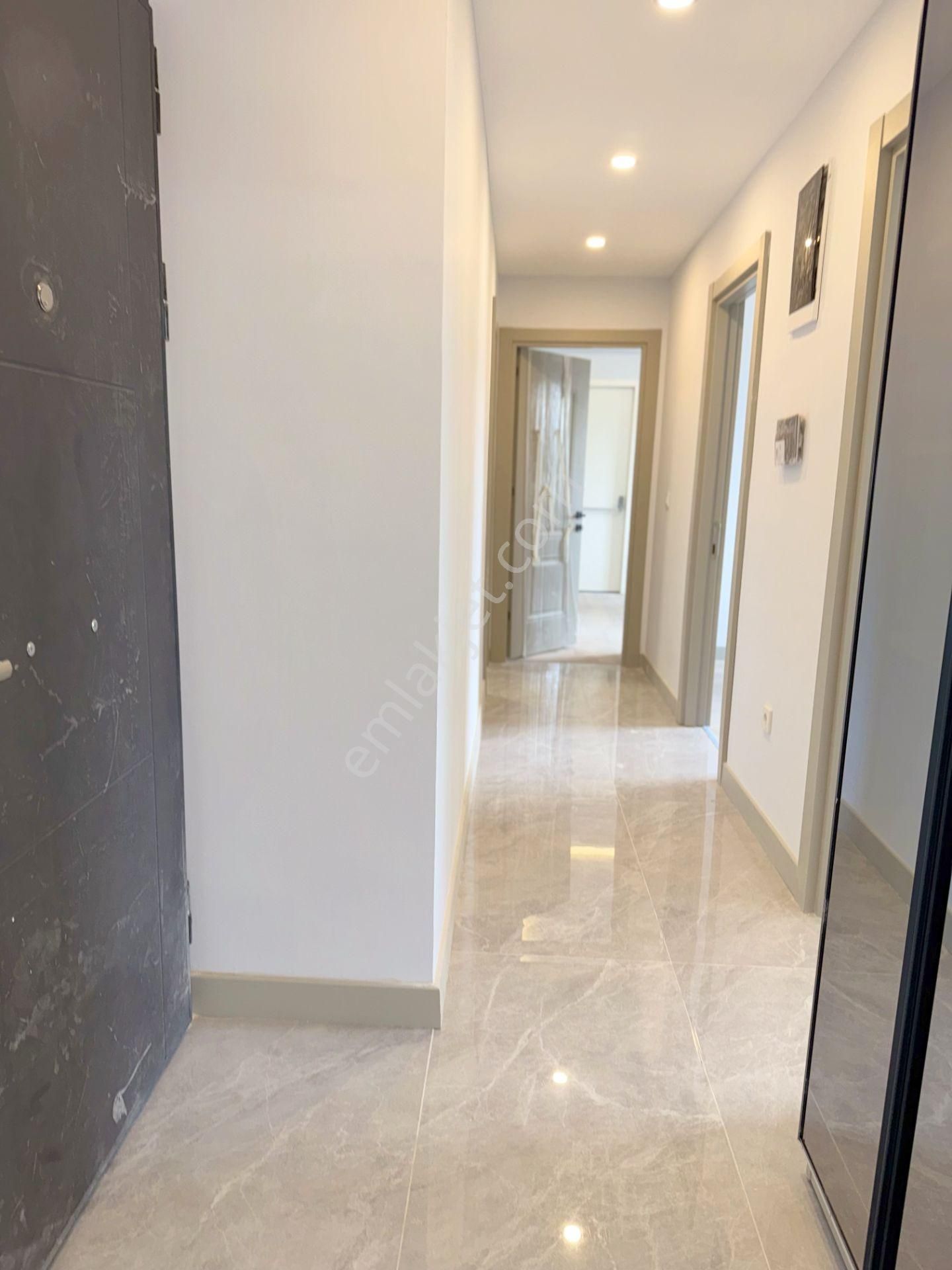 Kozyatağı Metro'ya Çok Yakın, Otoparklı Sıfır Binada 80m2, 2+1 - Görsel 14