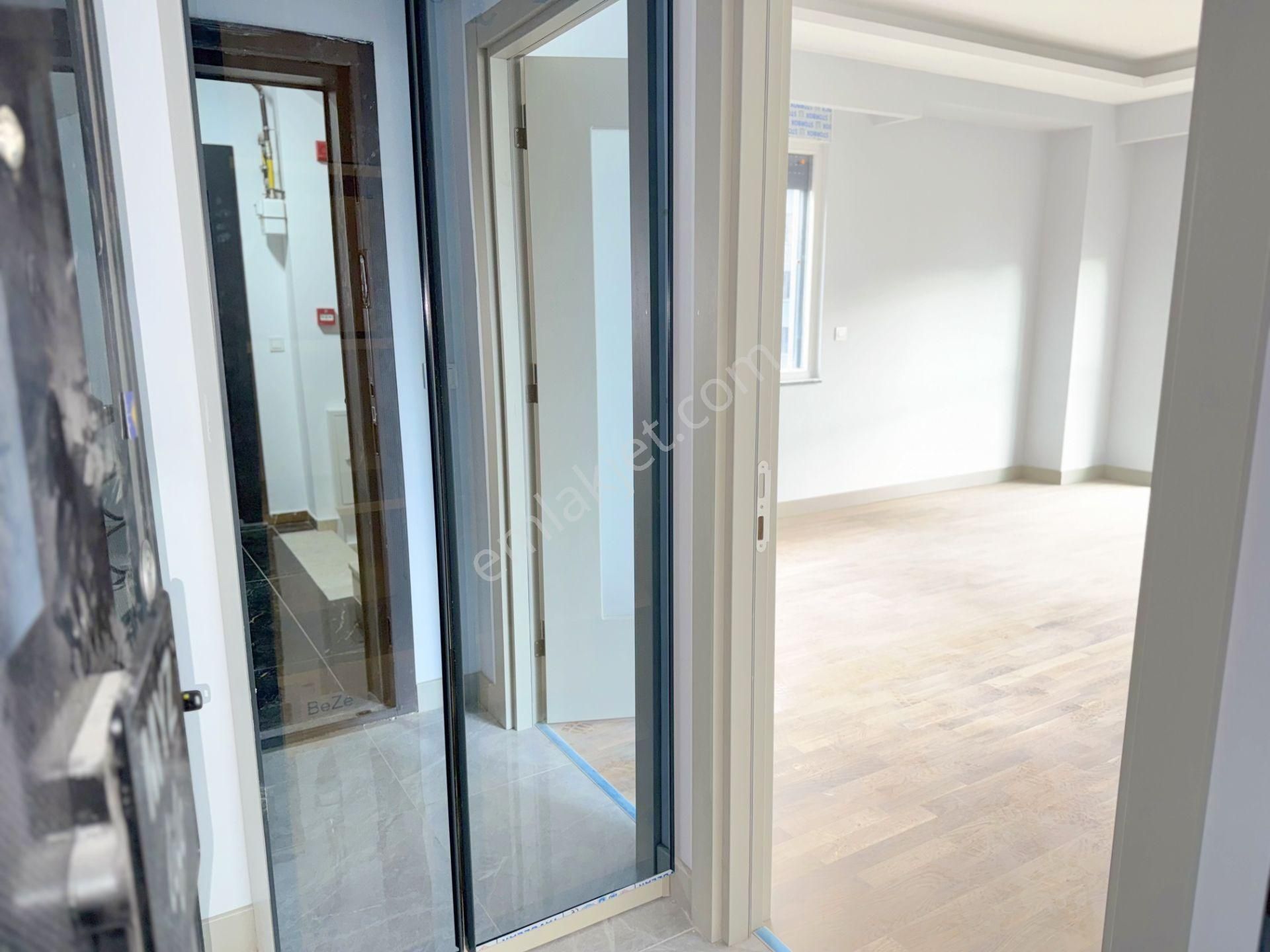 Kozyatağı Metro'ya Çok Yakın, Otoparklı Sıfır Binada 80m2, 2+1 - Görsel 7