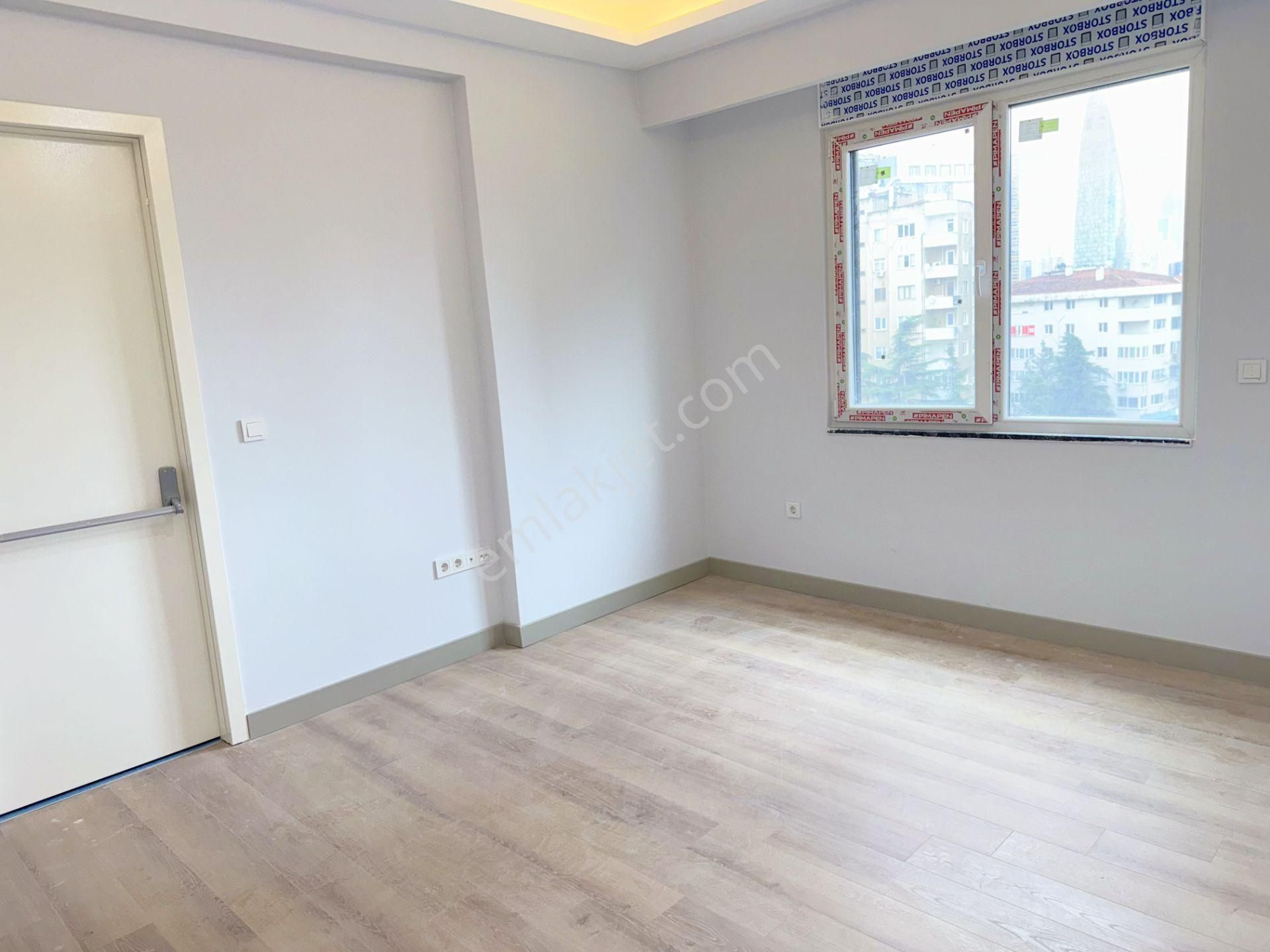 Kozyatağı Metro'ya Çok Yakın, Otoparklı Sıfır Binada 80m2, 2+1 - Görsel 17