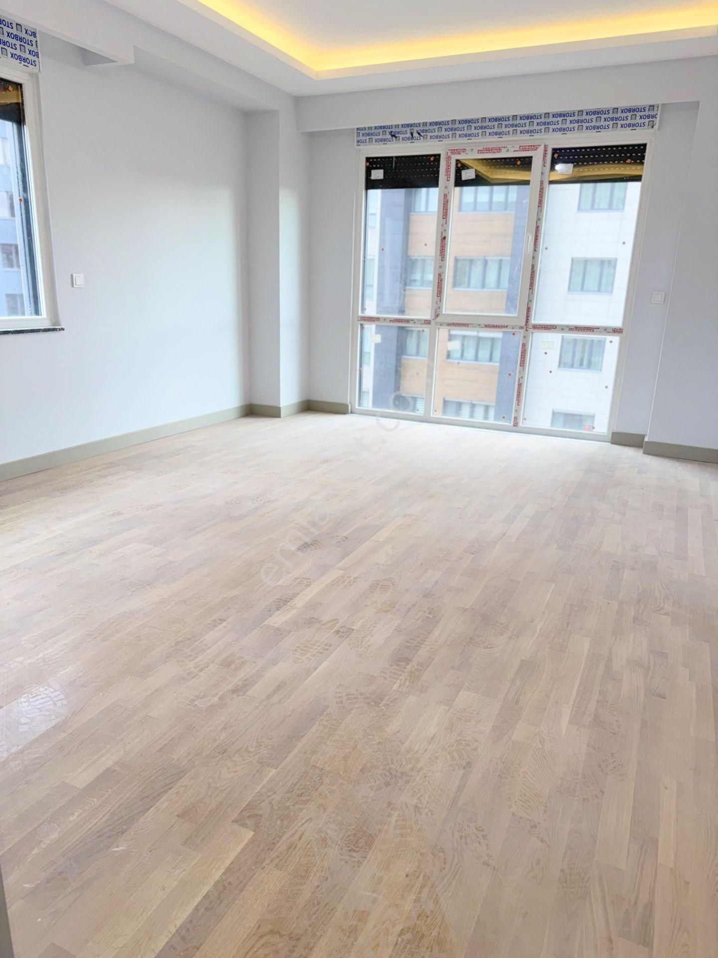 Kozyatağı Metro'ya Çok Yakın, Otoparklı Sıfır Binada 80m2, 2+1 - Görsel 9