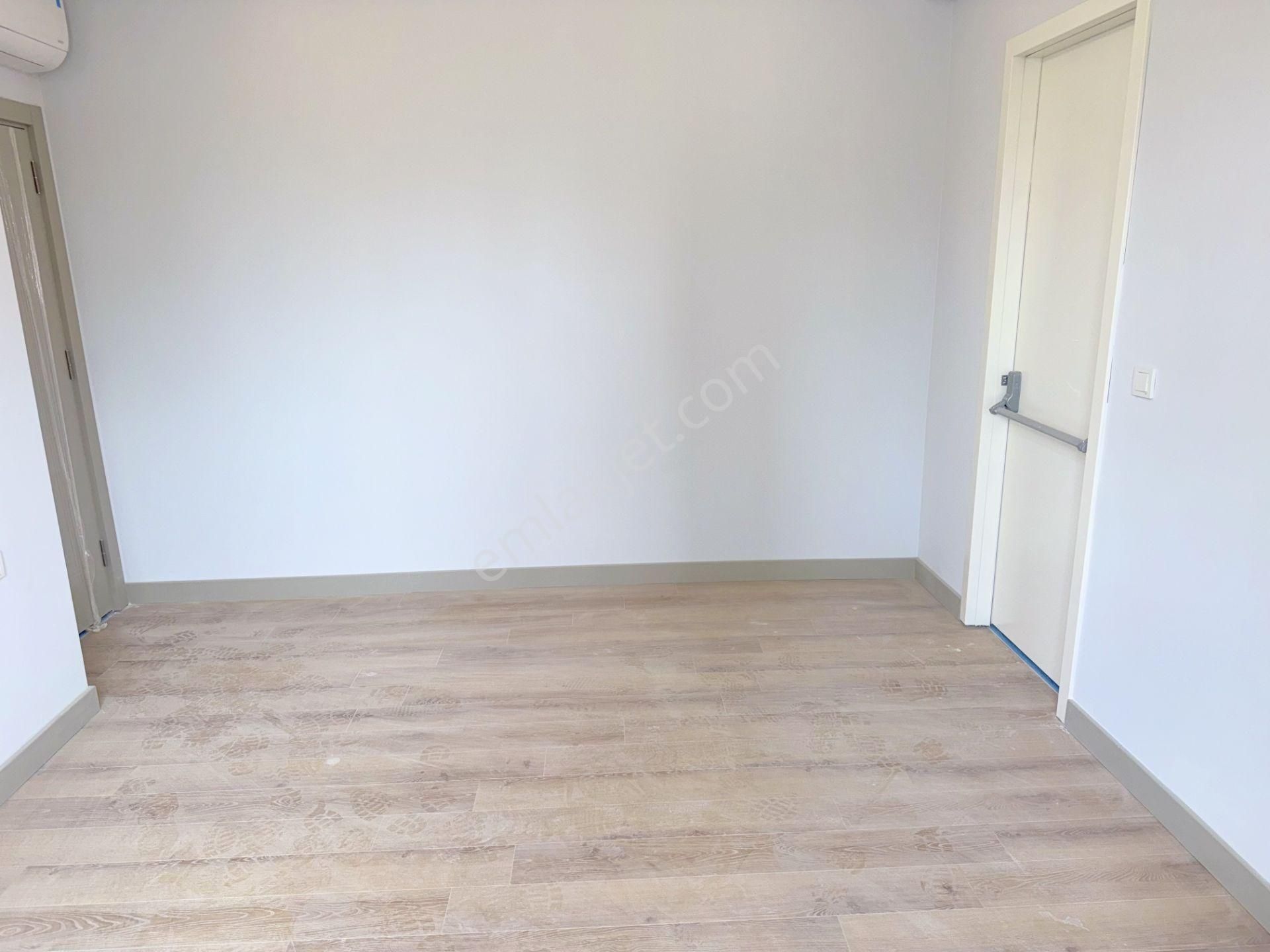 Kozyatağı Metro'ya Çok Yakın, Otoparklı Sıfır Binada 80m2, 2+1 - Görsel 20