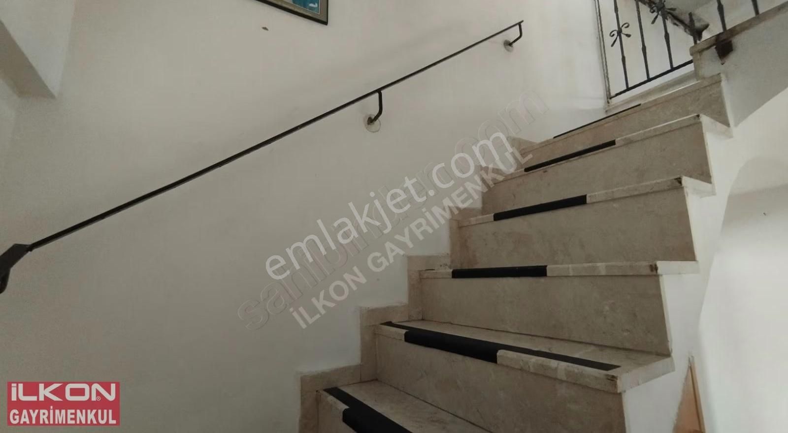 İlkon'dan Foça'da Havuzlu Sitede Satılık 3+1 Çatı Dubleks Daire - Görsel 21