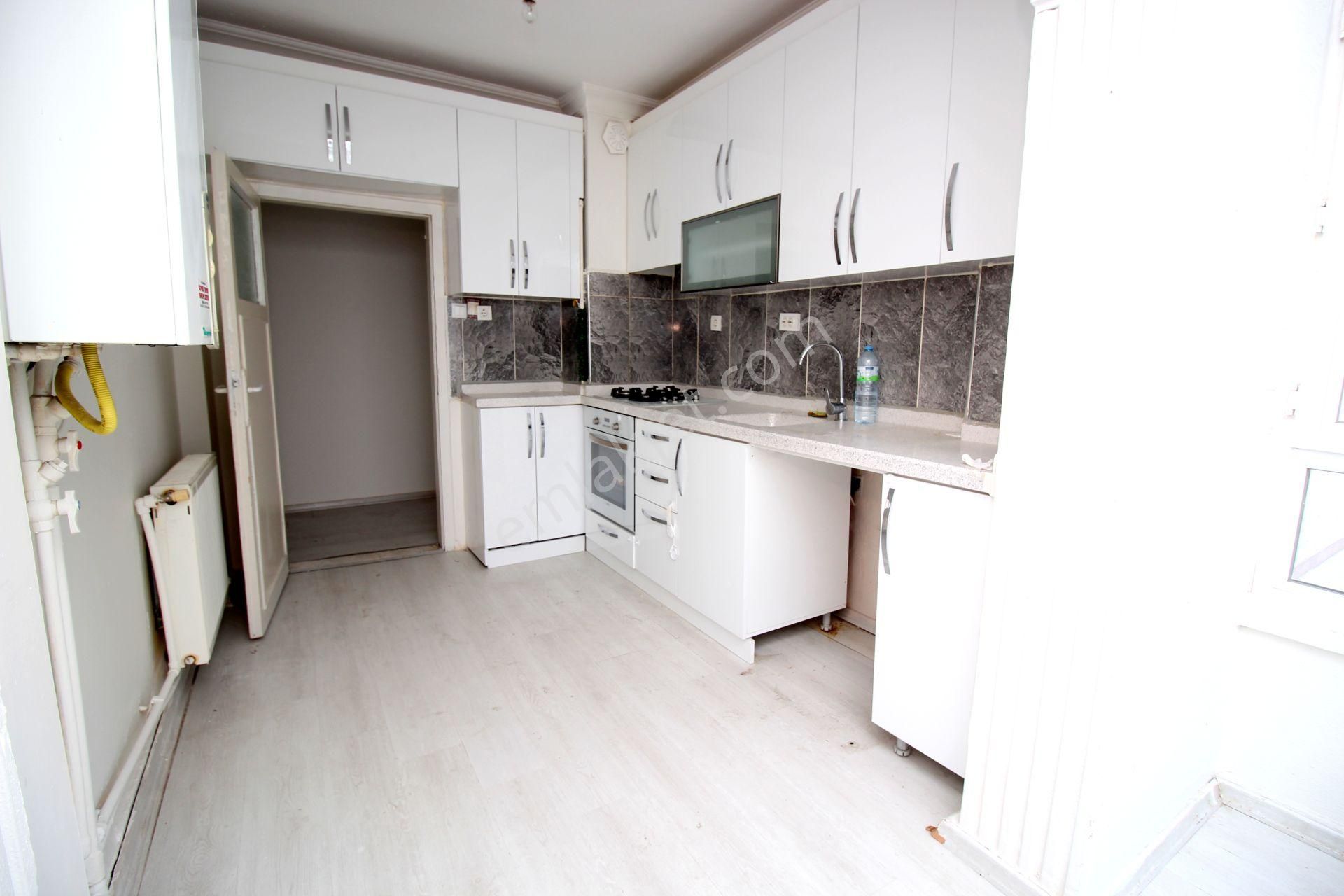 Emre Emlaktan Mareşal Çakmakta Yapılı Oturuma Hazır Masrafsız **boş** Satılık 3+1 Daire - Görsel 3