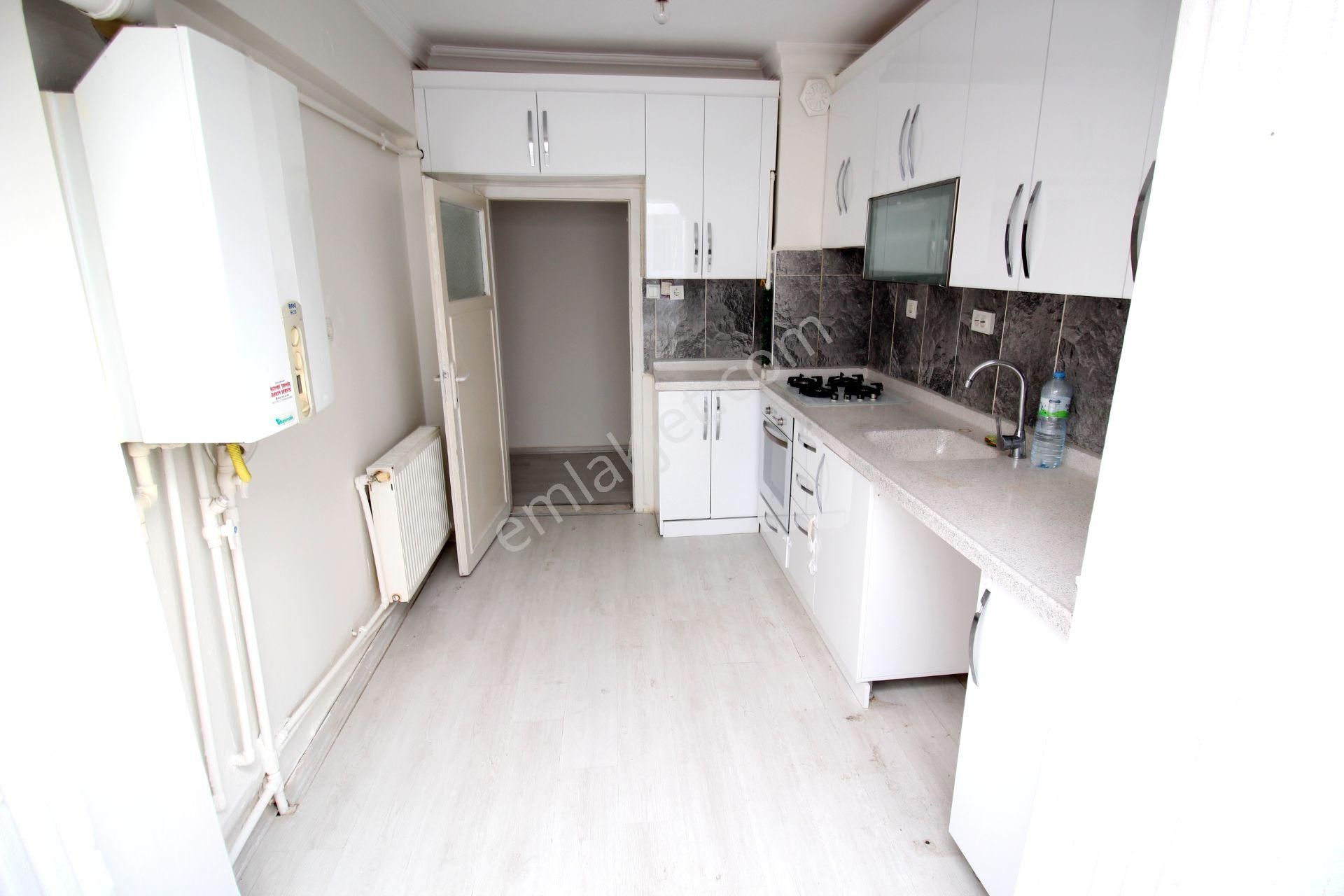 Emre Emlaktan Mareşal Çakmakta Yapılı Oturuma Hazır Masrafsız **boş** Satılık 3+1 Daire - Görsel 4