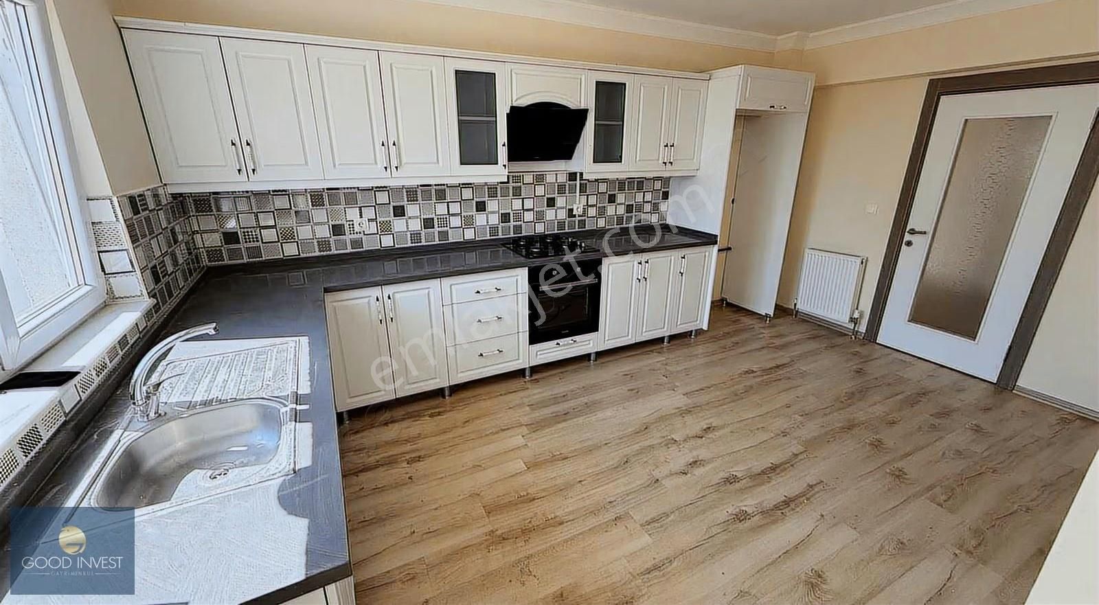 Susuz'da Ara Kat Geniş 4+1 Satılık Daire - Görsel 3