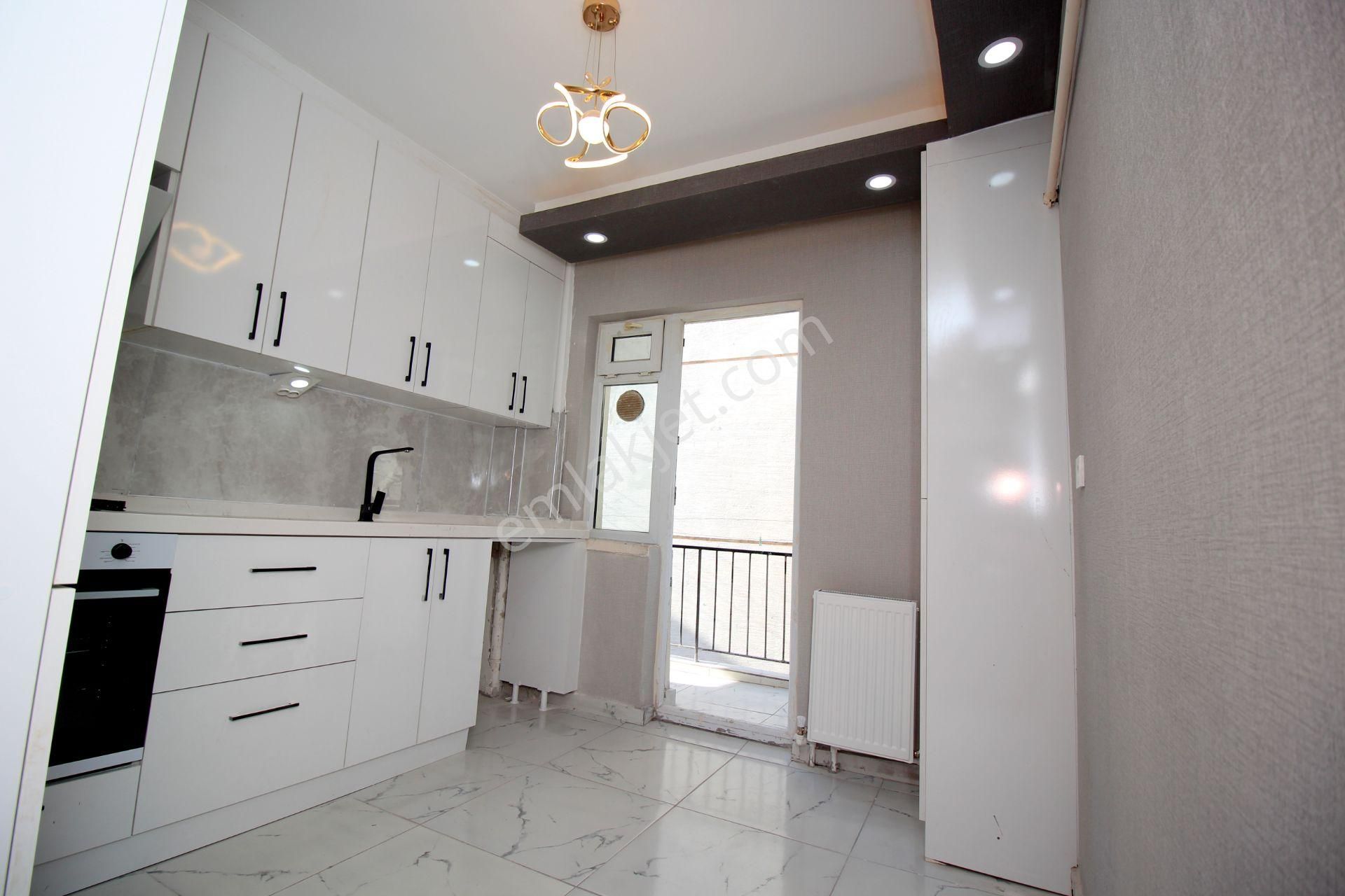 Emre Emlaktan Plevnede Merkezi Konumda Full Yapılı **boş** Satılık 3+1 Daire