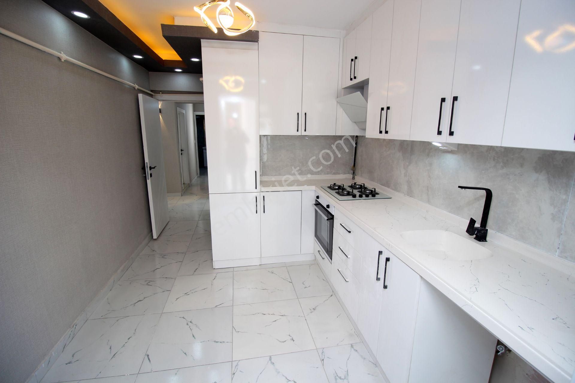 Emre Emlaktan Plevnede Merkezi Konumda Full Yapılı **boş** Satılık 3+1 Daire - Görsel 4