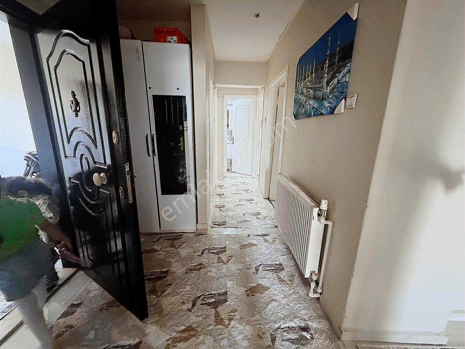 Türker Emlak 3+1 110 M2 Doğalgazlı Köşe Daire