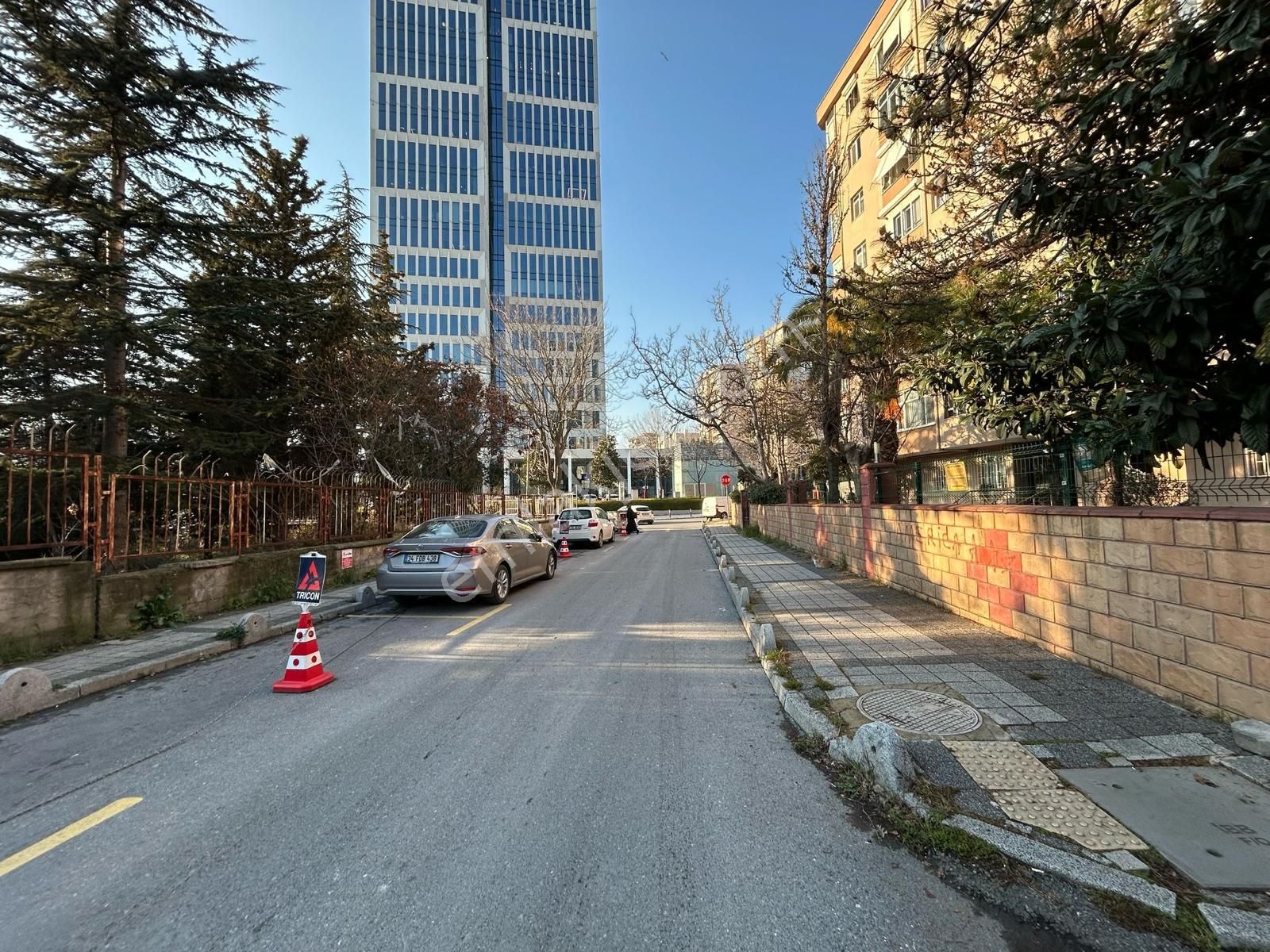 Metroya Yakın Plazalar Bölgesinde Full Eşyalı 2+1net 100m2 Net - Görsel 35