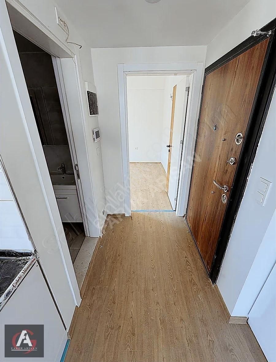 Faruk Arısan'dan Deniz Manzaralı Çok Geniş Oturuma Hazır 1+1 - Görsel 2