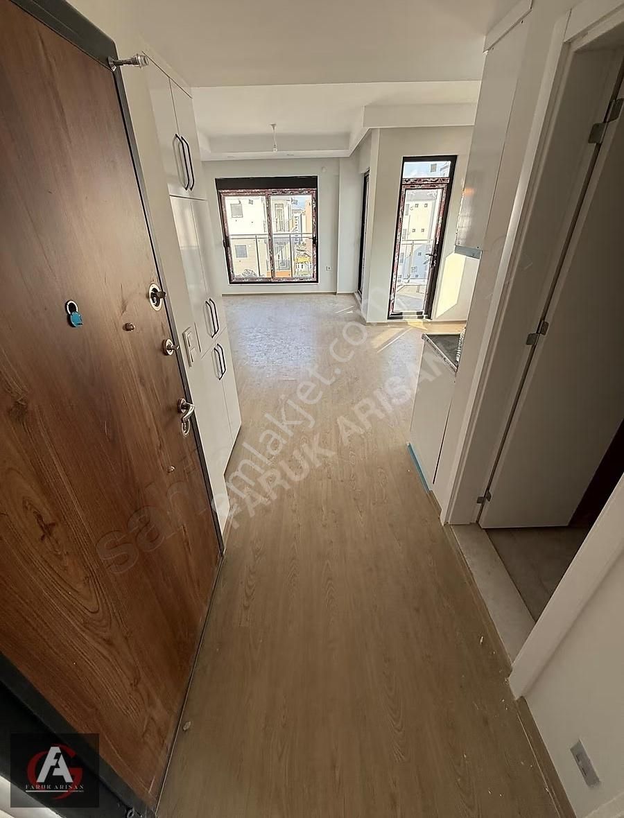 Faruk Arısan'dan Deniz Manzaralı Çok Geniş Oturuma Hazır 1+1 - Görsel 10