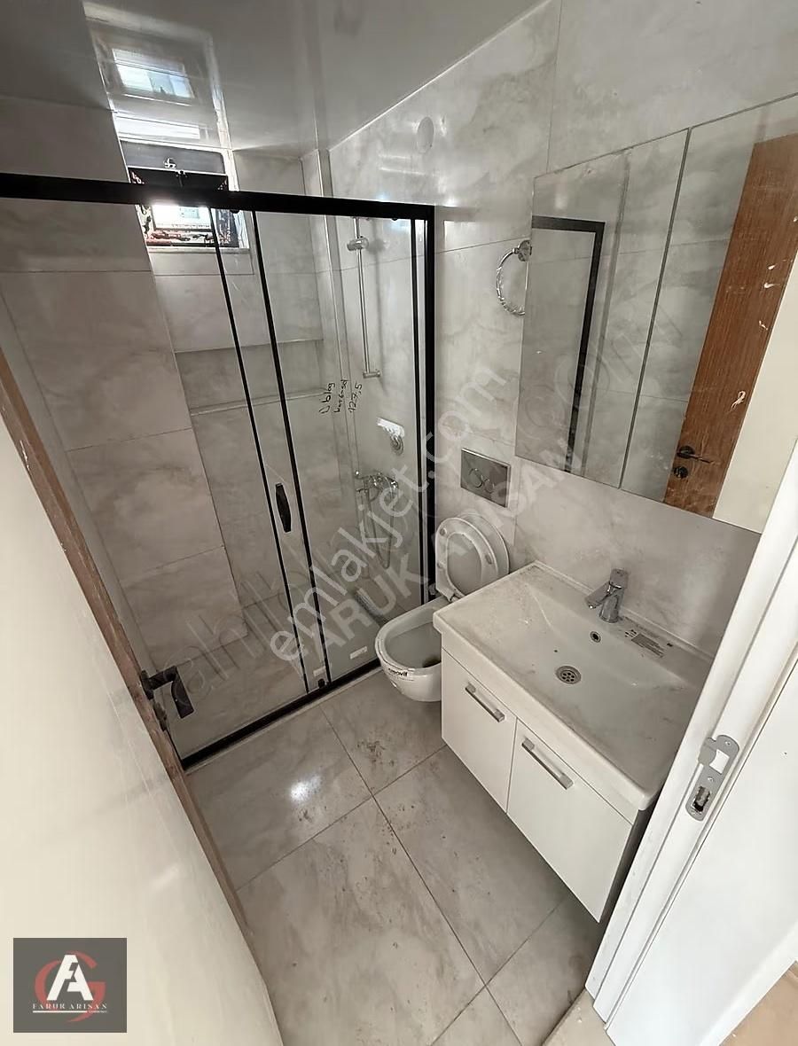 Faruk Arısan'dan Deniz Manzaralı Çok Geniş Oturuma Hazır 1+1 - Görsel 20