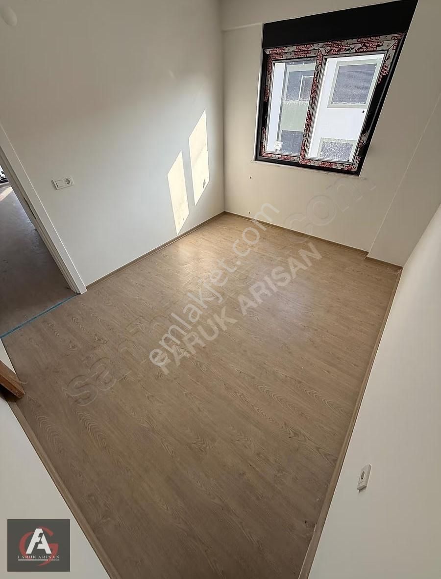 Faruk Arısan'dan Deniz Manzaralı Çok Geniş Oturuma Hazır 1+1 - Görsel 6