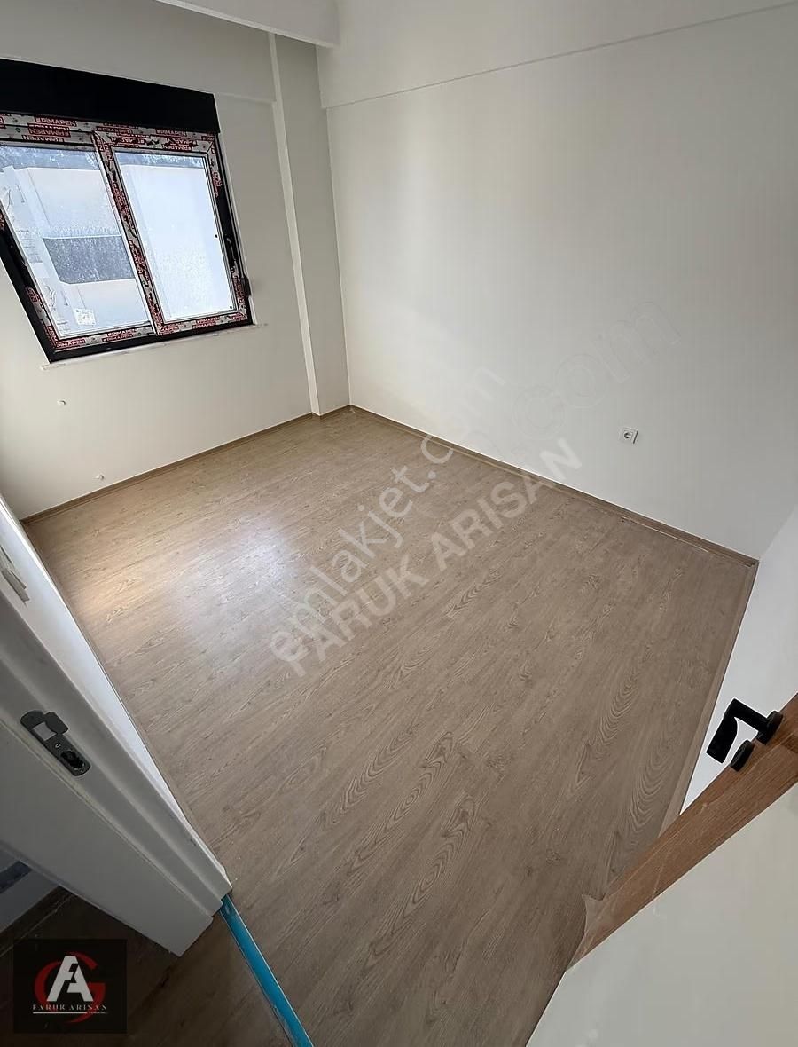 Faruk Arısan'dan Deniz Manzaralı Çok Geniş Oturuma Hazır 1+1 - Görsel 12