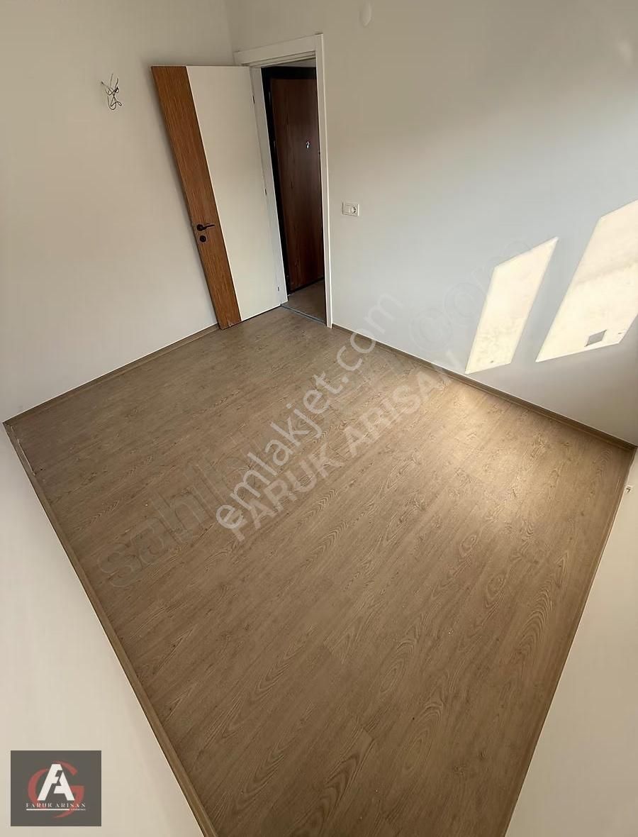 Faruk Arısan'dan Deniz Manzaralı Çok Geniş Oturuma Hazır 1+1 - Görsel 4