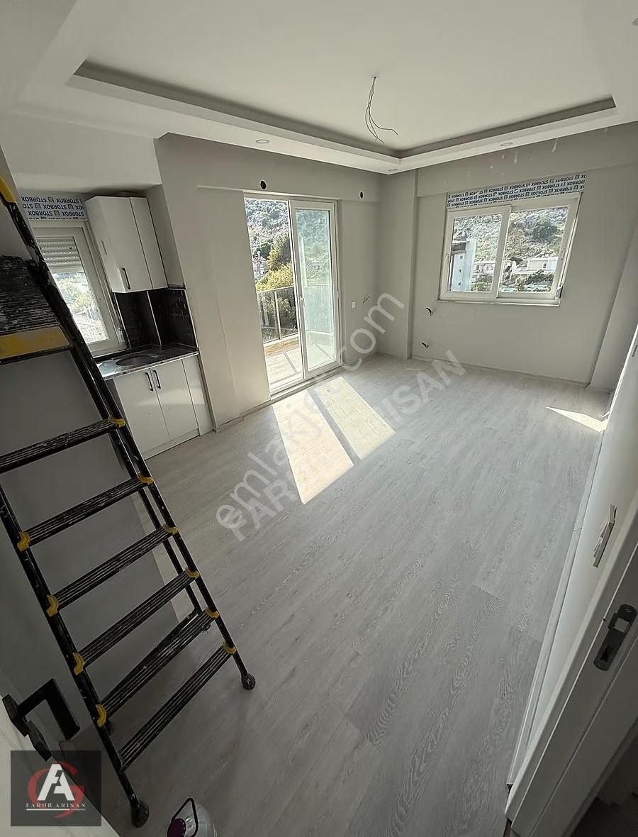 Faruk Arısan'dan Akarsu Manzaralı Ebeveyn Banyolu Geniş 2+1 - Görsel 4